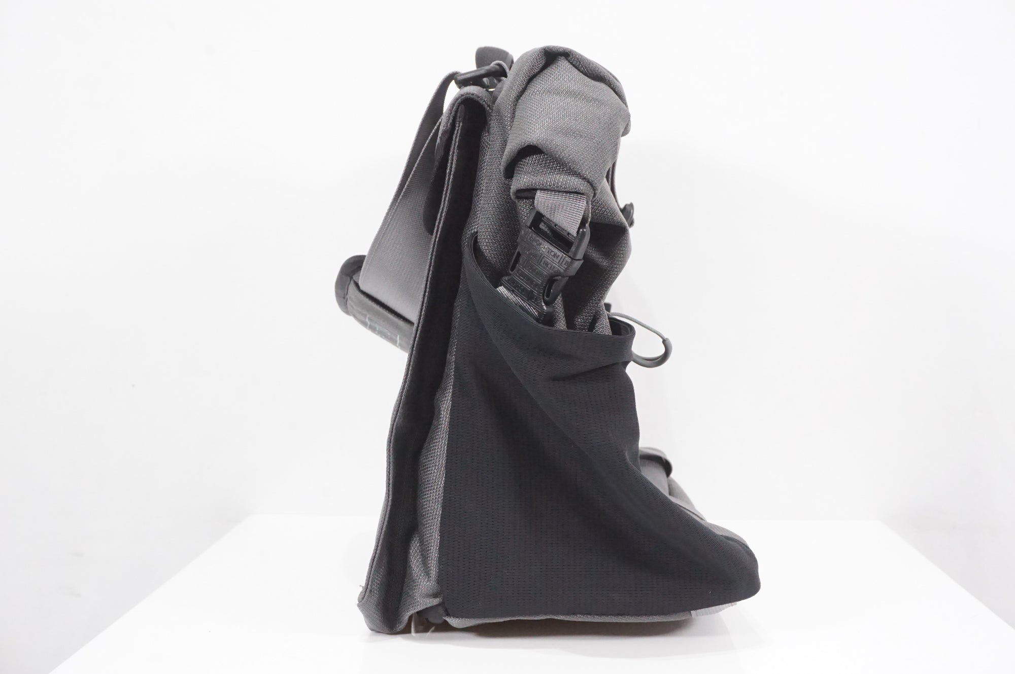 BROMPTON 「ブロンプトン」 BOROUGH ROLL TOP WITH FRAME フロントバッグ / AKIBA店