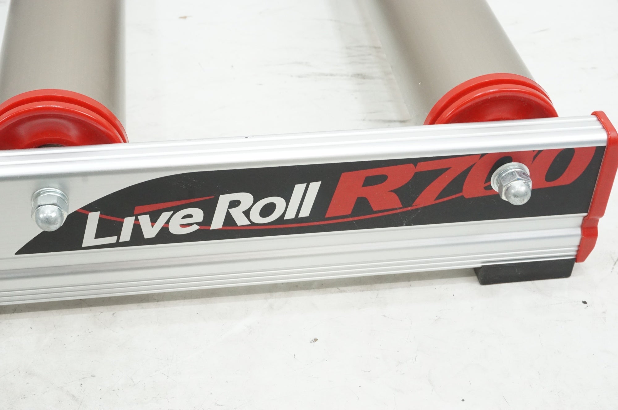 3本ローラー　ミノウラ R７００ Amazon | MINOURA(ミノウラ) R700 LiveRoll 3本ローラー チタン