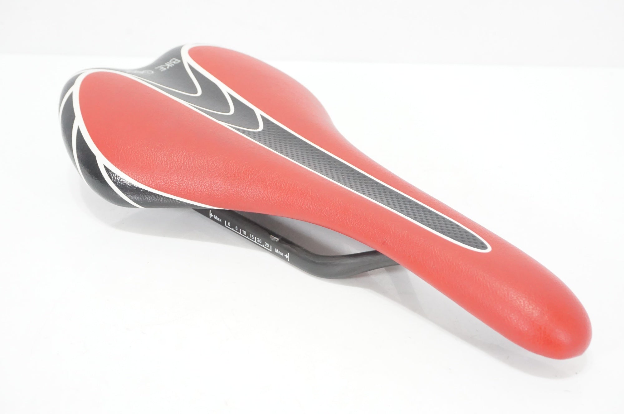 VELO 「ベロ」サドル  / AKIBA店