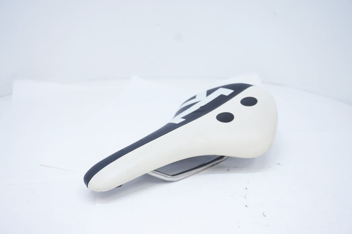 FIZIK 「フィジーク」 ARES KIUMレール サドル / 大阪美原北インター店