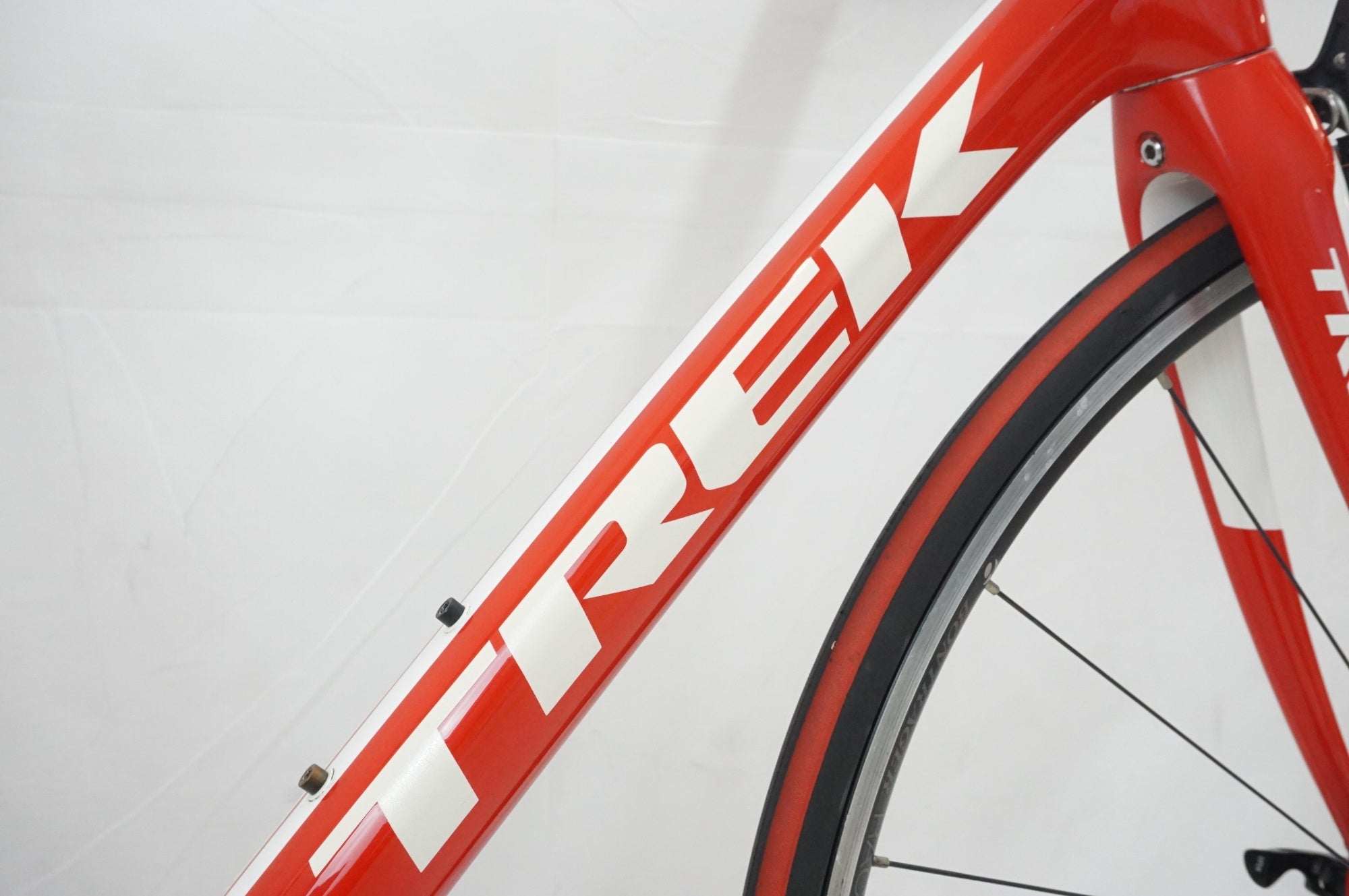 TREK DOMANE 5.2 ロードバイク Trek Domane 5.2 - Bike of the Year - Contender - YouTube