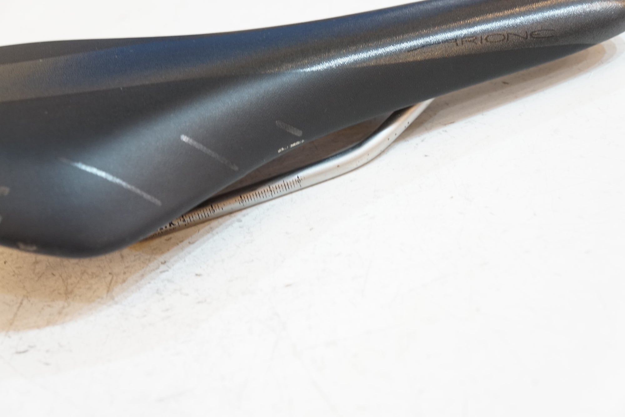 FIZIK 「フィジーク」 ARIONE R7 サドル / バイチャリ浦和ベース