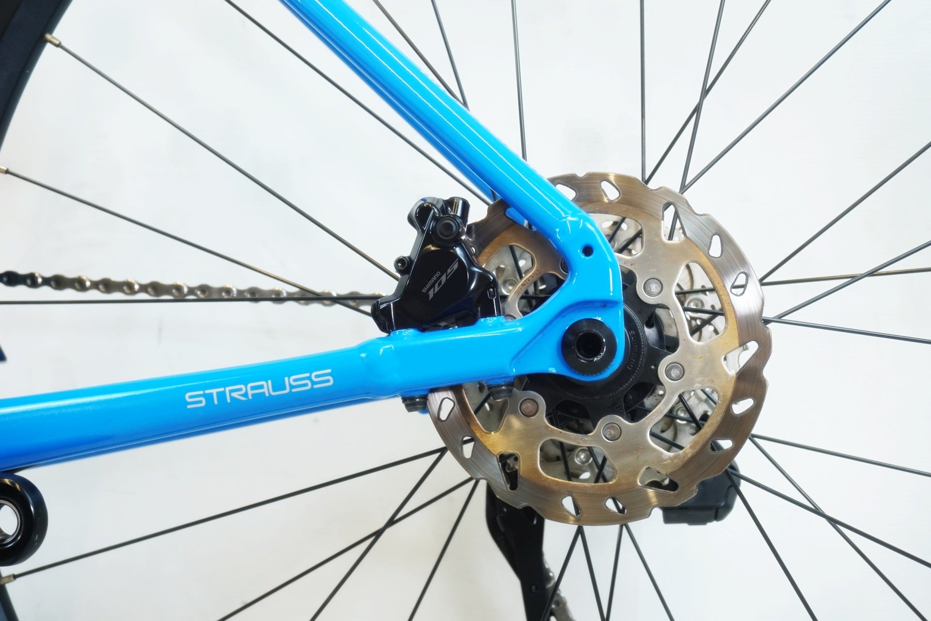 KHODAABLOOM 「コーダーブルーム」 STRAUSS RACE3 105 Di2 2026年モデル ロードバイク / 有明ガーデン店