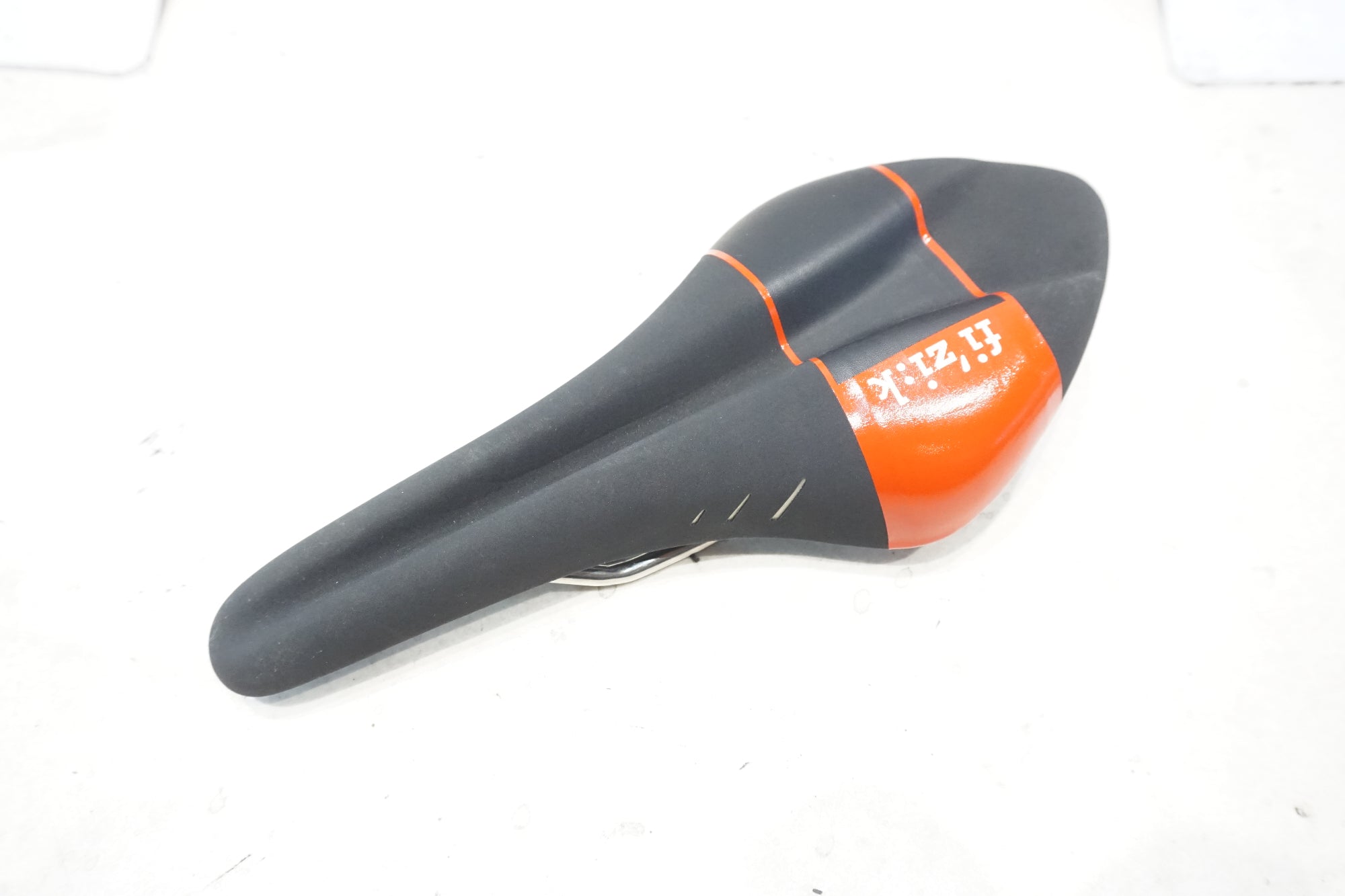 FIZIK 「フィジーク」 ARIONE VSX KIUMレール サドル / 横浜戸塚店