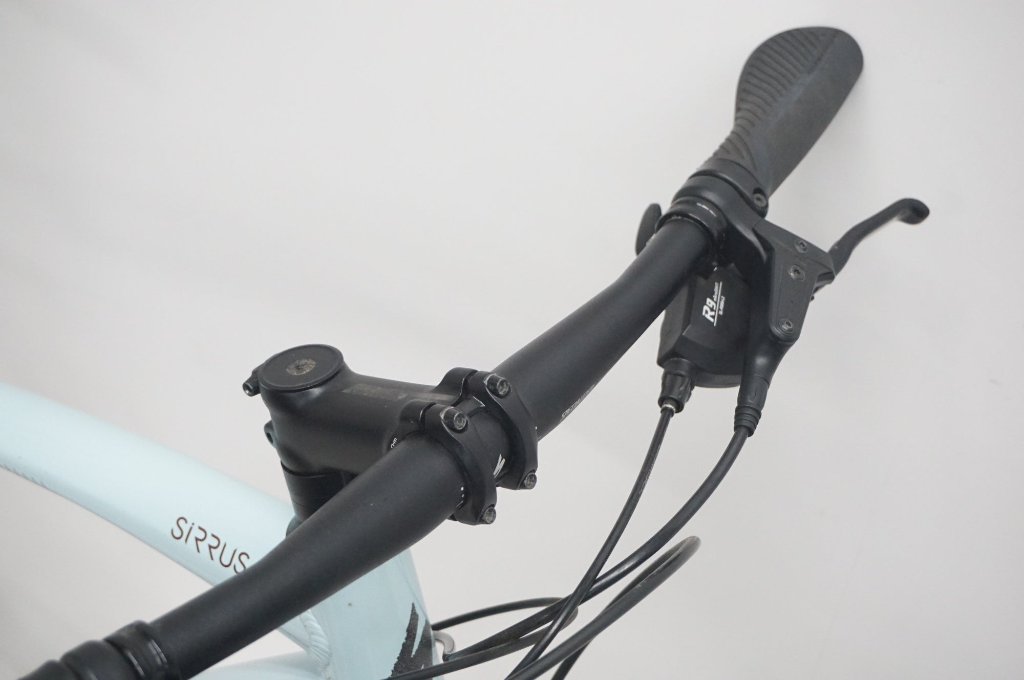 福岡発 新品パーツ多数 スペシャライズド SIRRUS レッド Sirrus X