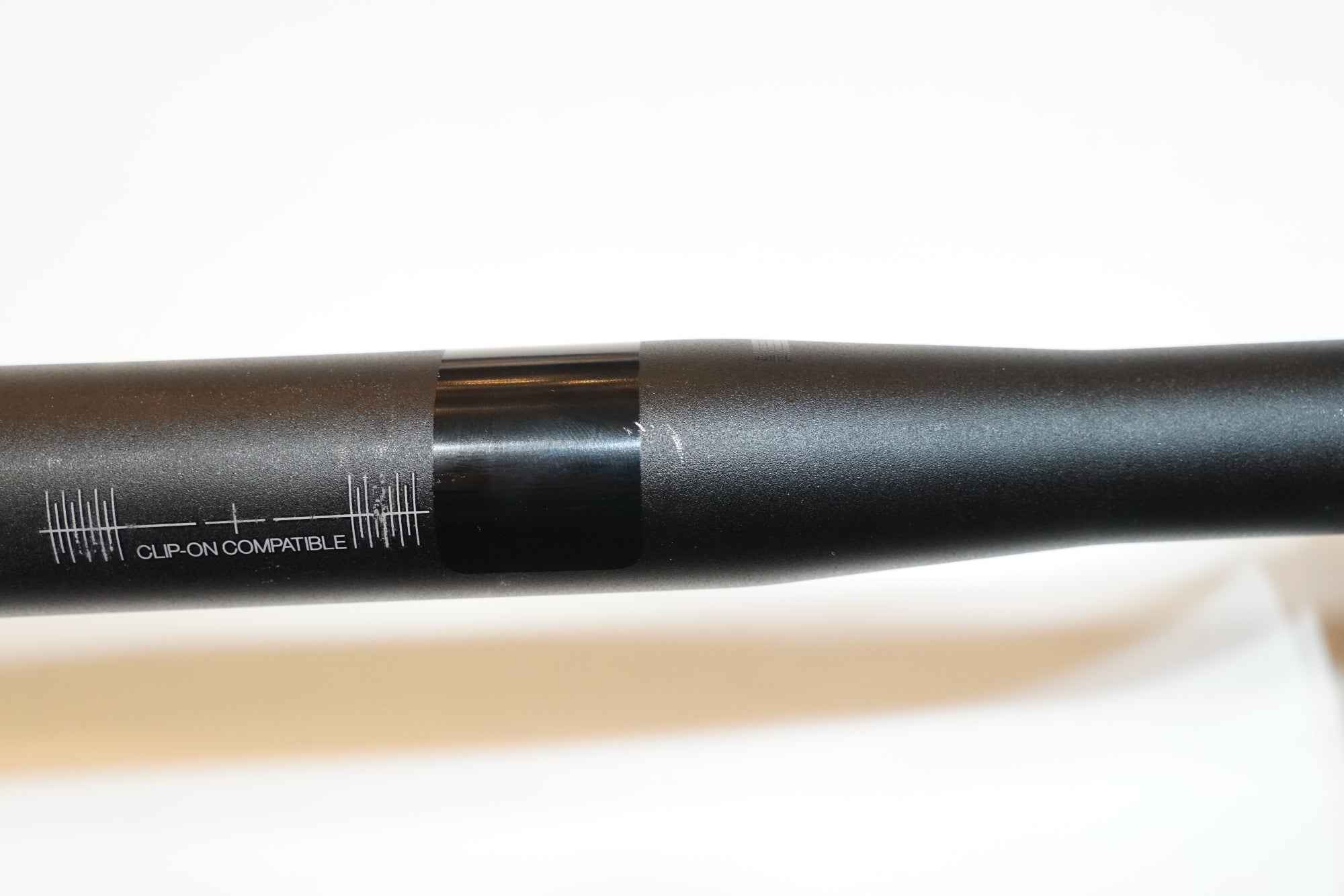 FIZIK 「フィジーク」 CYRANO R3 φ31.8 390mm ハンドル / バイチャリ浦和ベース
