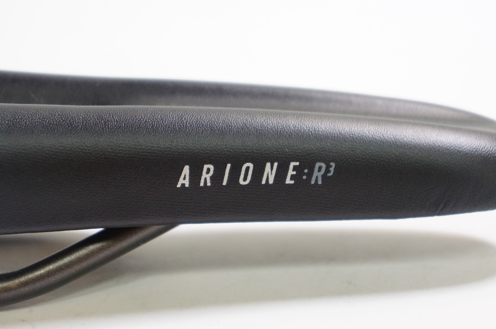 FIZIK 「フィジーク」 ARIONE R3 OPEN サドル / 熊谷本店