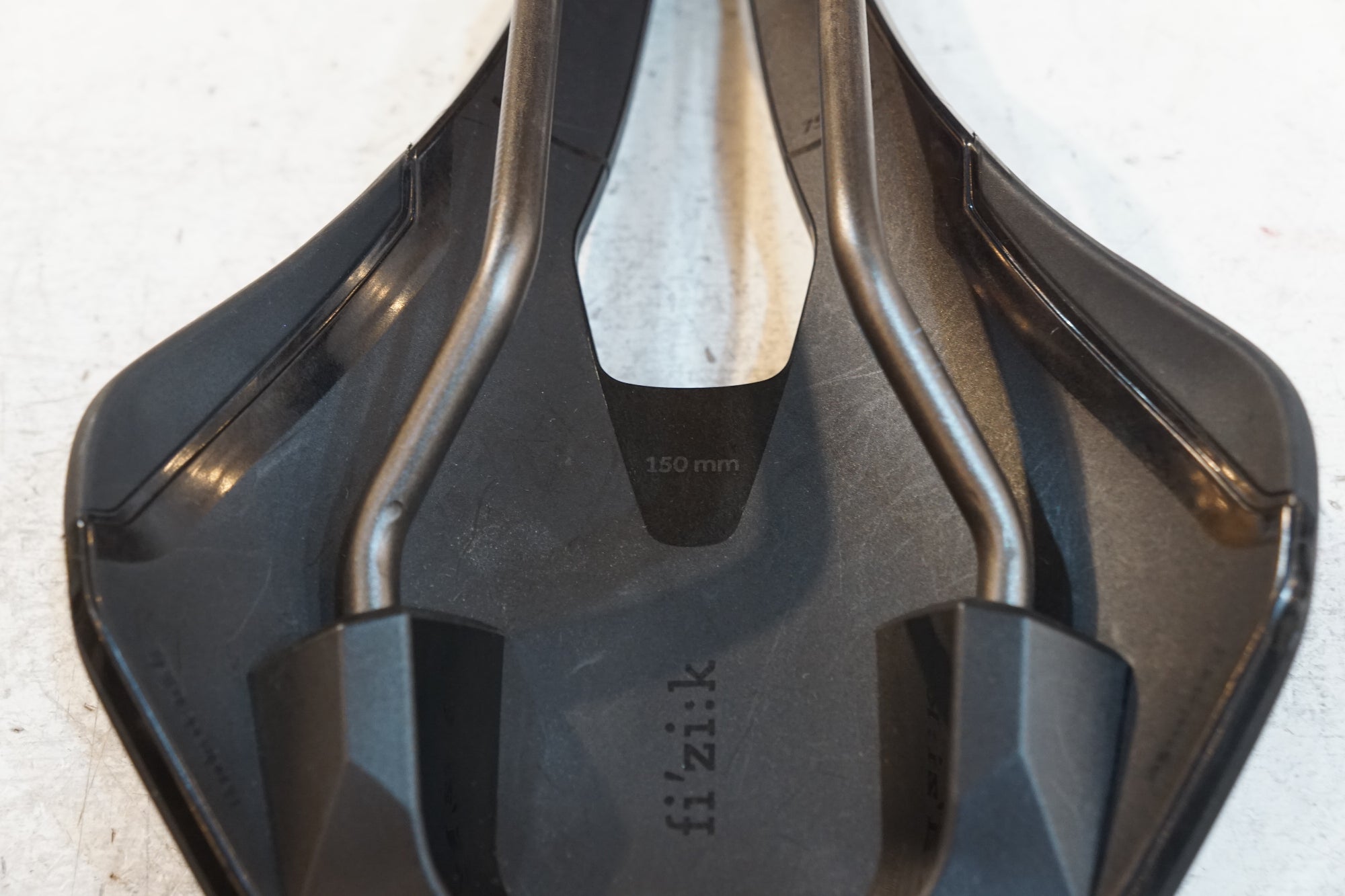 FIZIK 「フィジーク」 ARGO TEMPO R3 KIUM 150mm サドル / バイチャリ