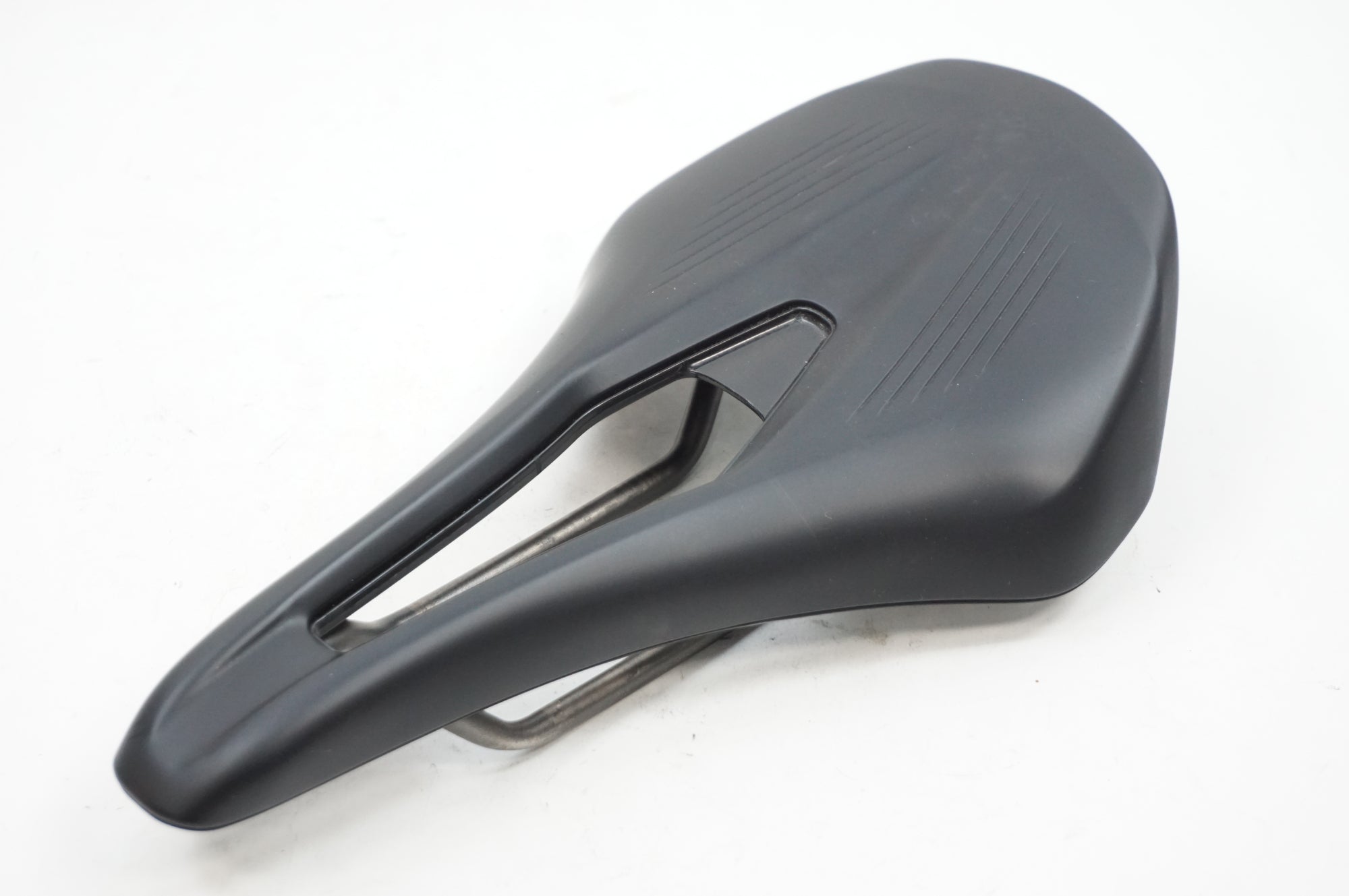 フィジーク　サドル　Argo Vento R3 fizik 「フィジーク」 ARGO VENTO R3 サドル / 川越店 ｜ バイチャリ