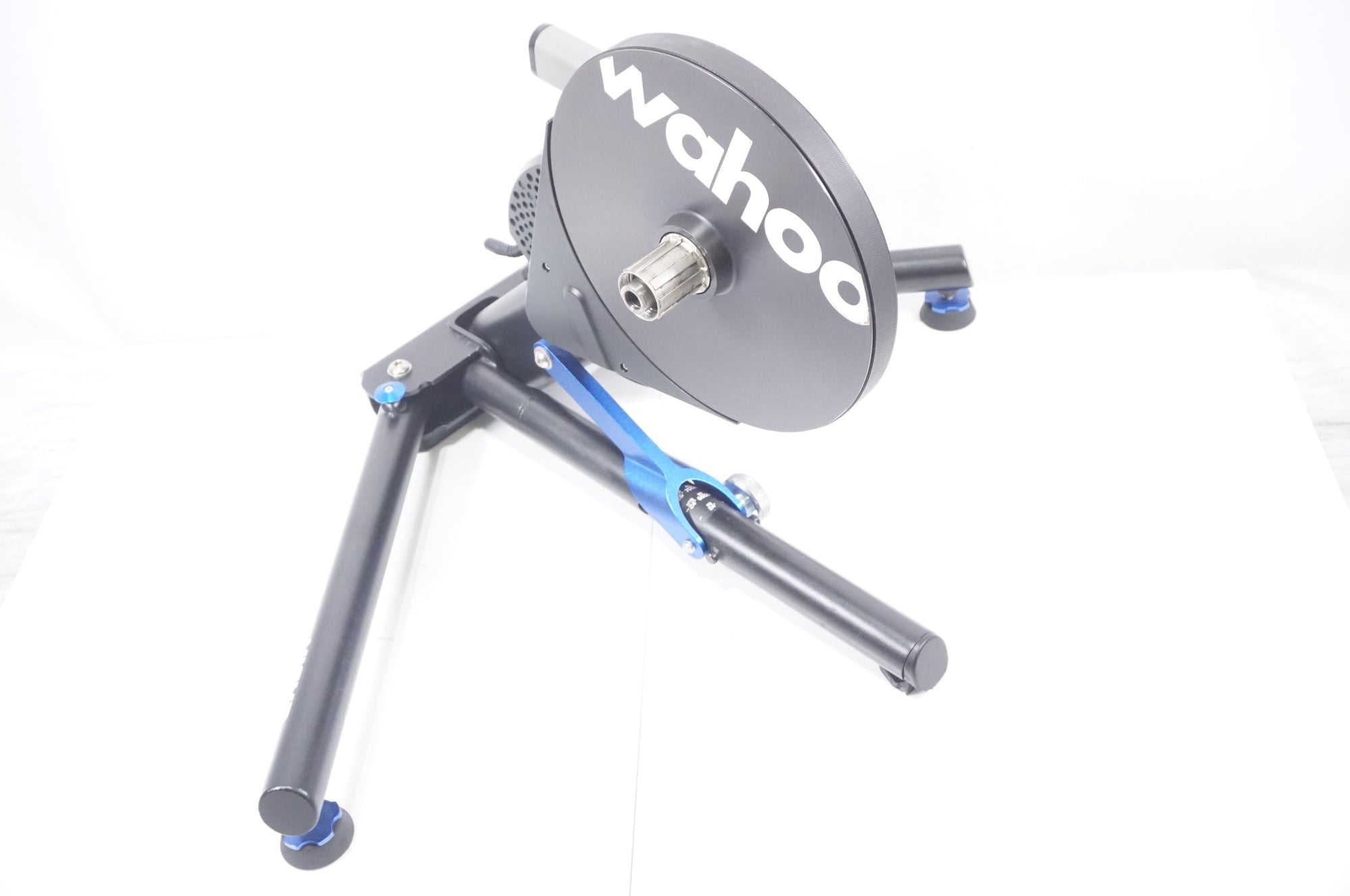 WAHOO 「ワフー」 KICKR V4 WF113 スマートトレーナー / AKIBA店
