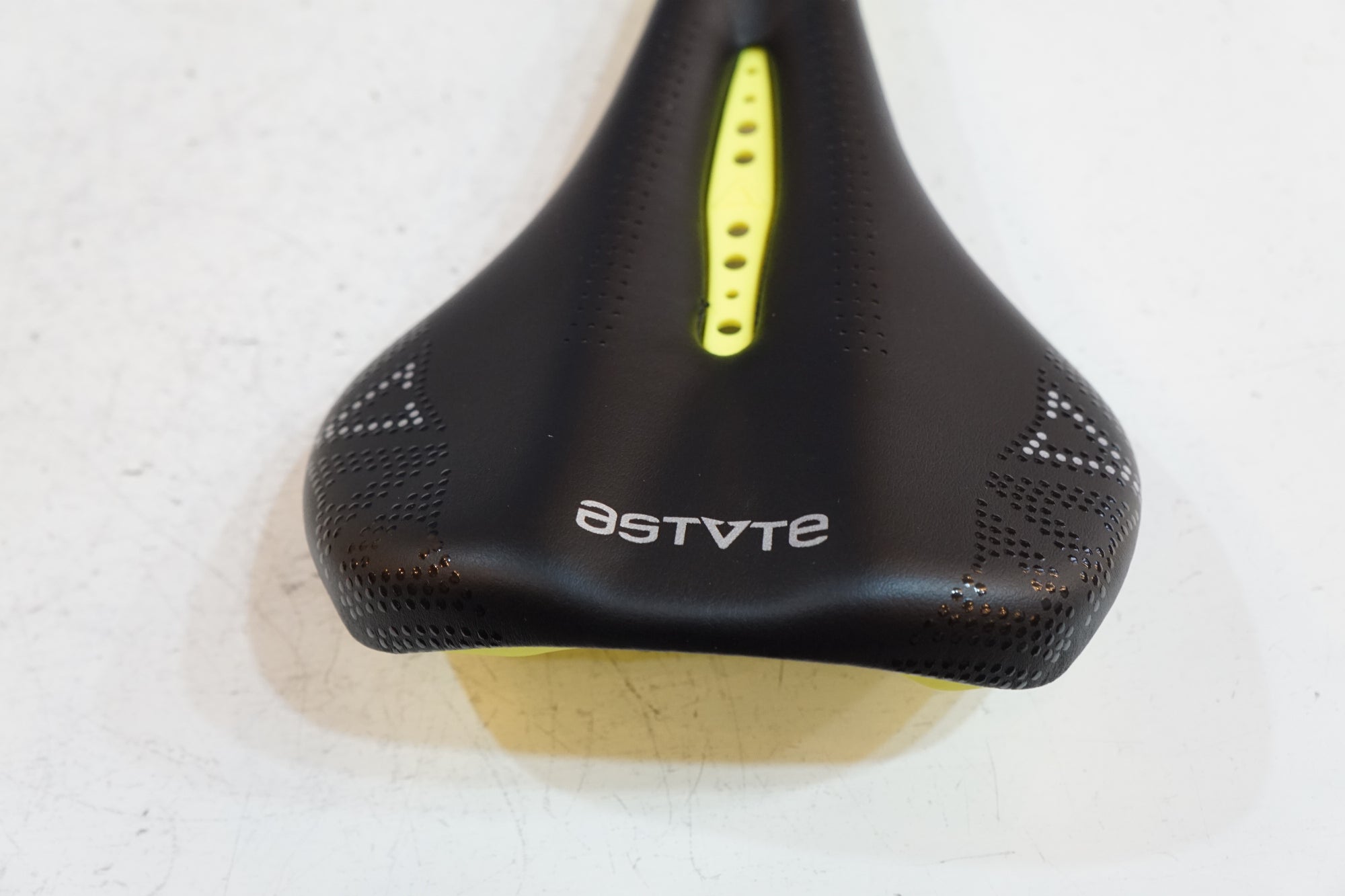 ASTVTE 「アスチュート」 MISSLINE サドル / バイチャリ浦和ベース