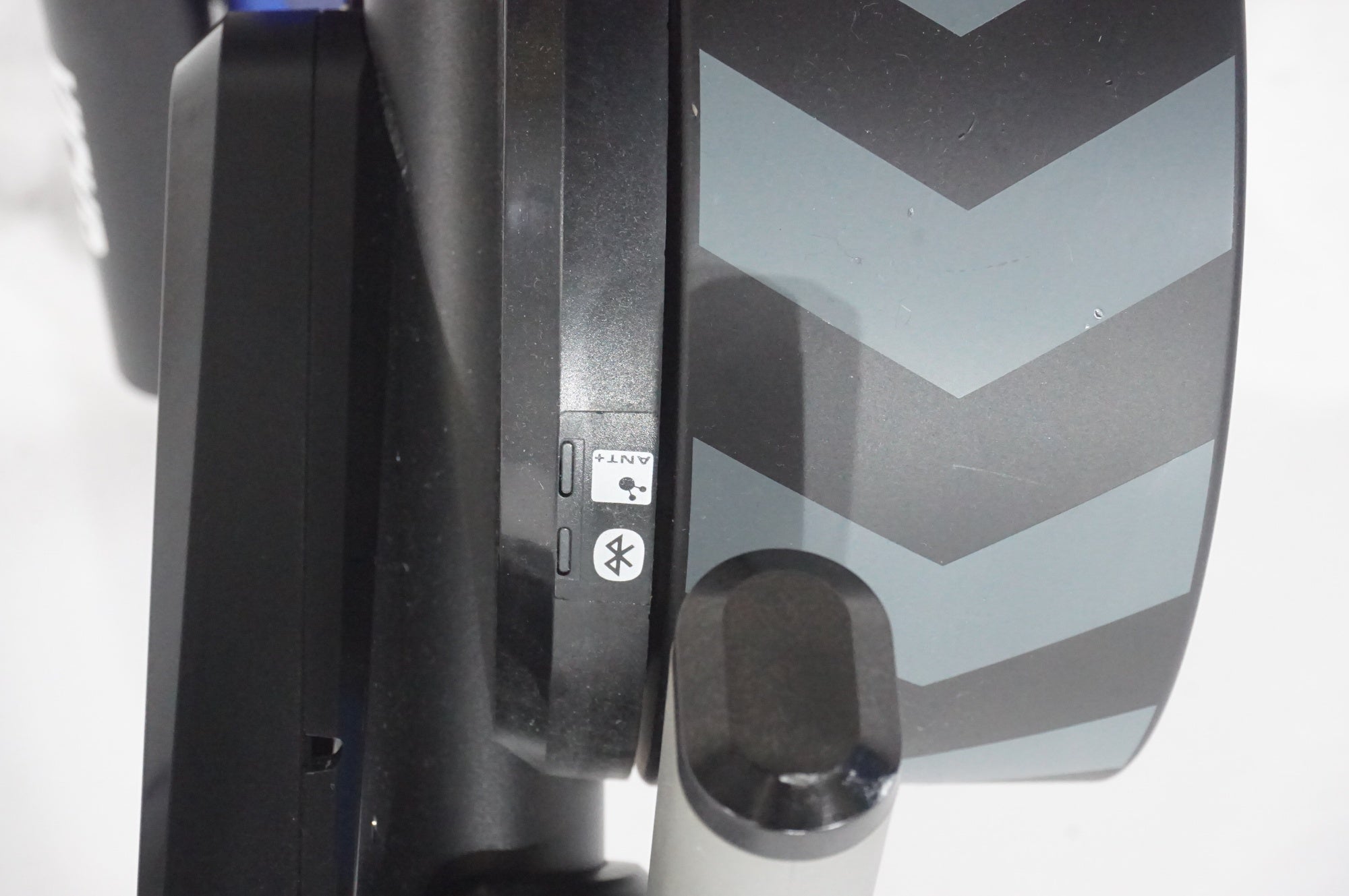 WAHOO 「ワフー」 KICKR V4 WF113 スマートトレーナー / AKIBA店