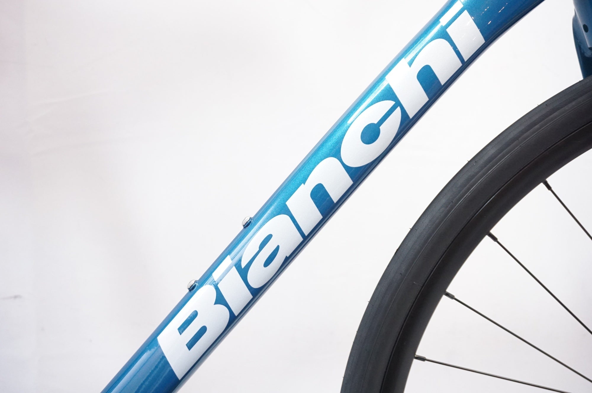 送料込 タイヤ新品 Bianchi ROMA3 DISC 2022 サイズ54 BIANCHI 「ビアンキ」 ROMA3 DISC 2022年モデル クロスバイク / 世田谷