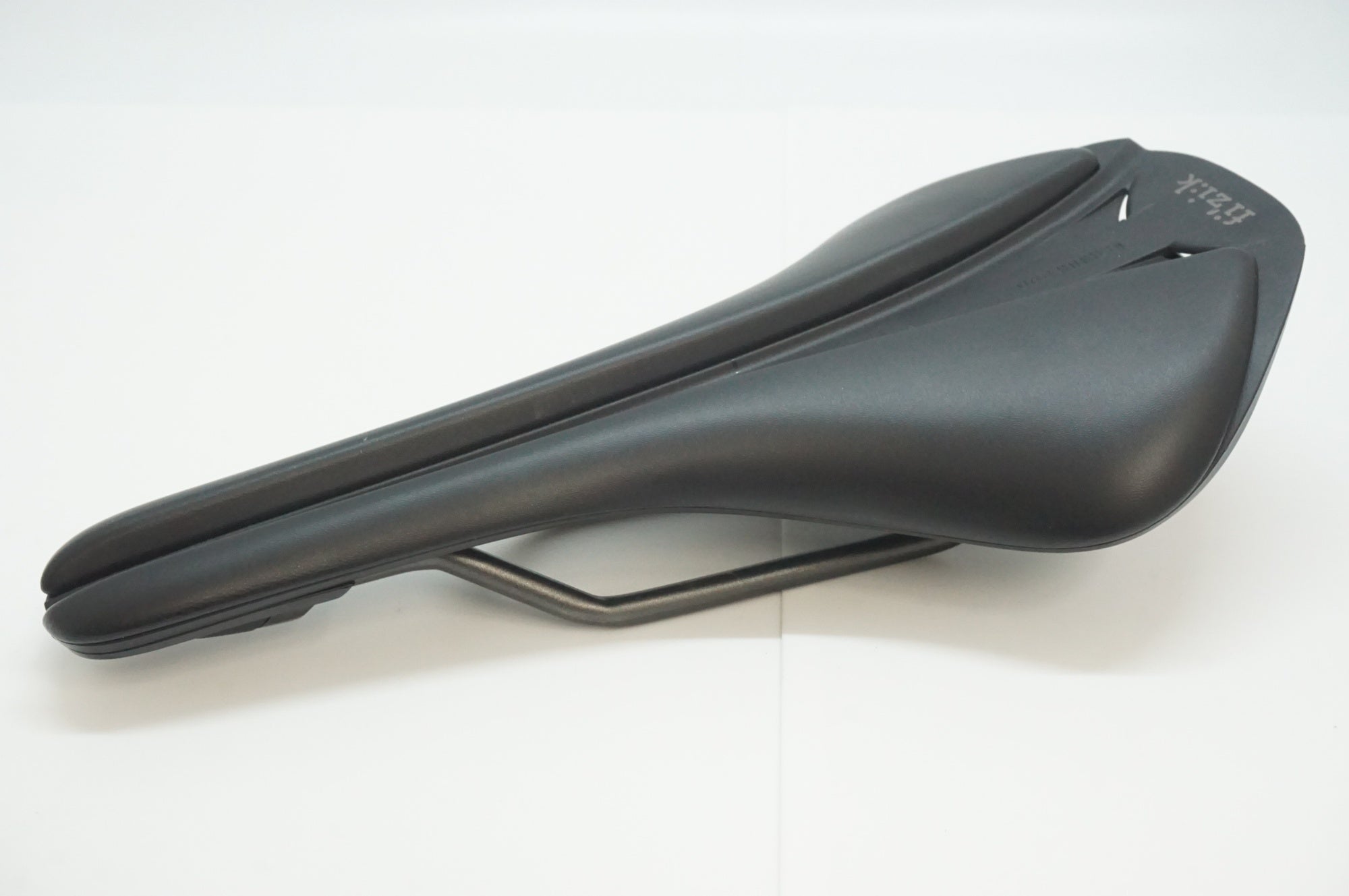 FIZIK 「フィジーク」 ANTARES R3 VERSUS EVO サドル / 福岡アイランドシティ店