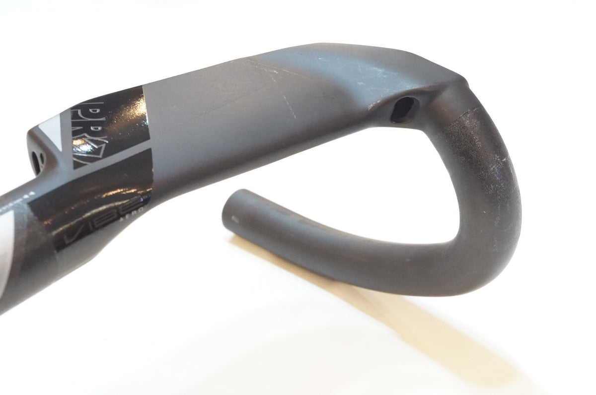 SHIMANO 「シマノ」 PRO VIBE エアロカーボン 370mm φ31.8 ハンドルバー / 浦和ベース
