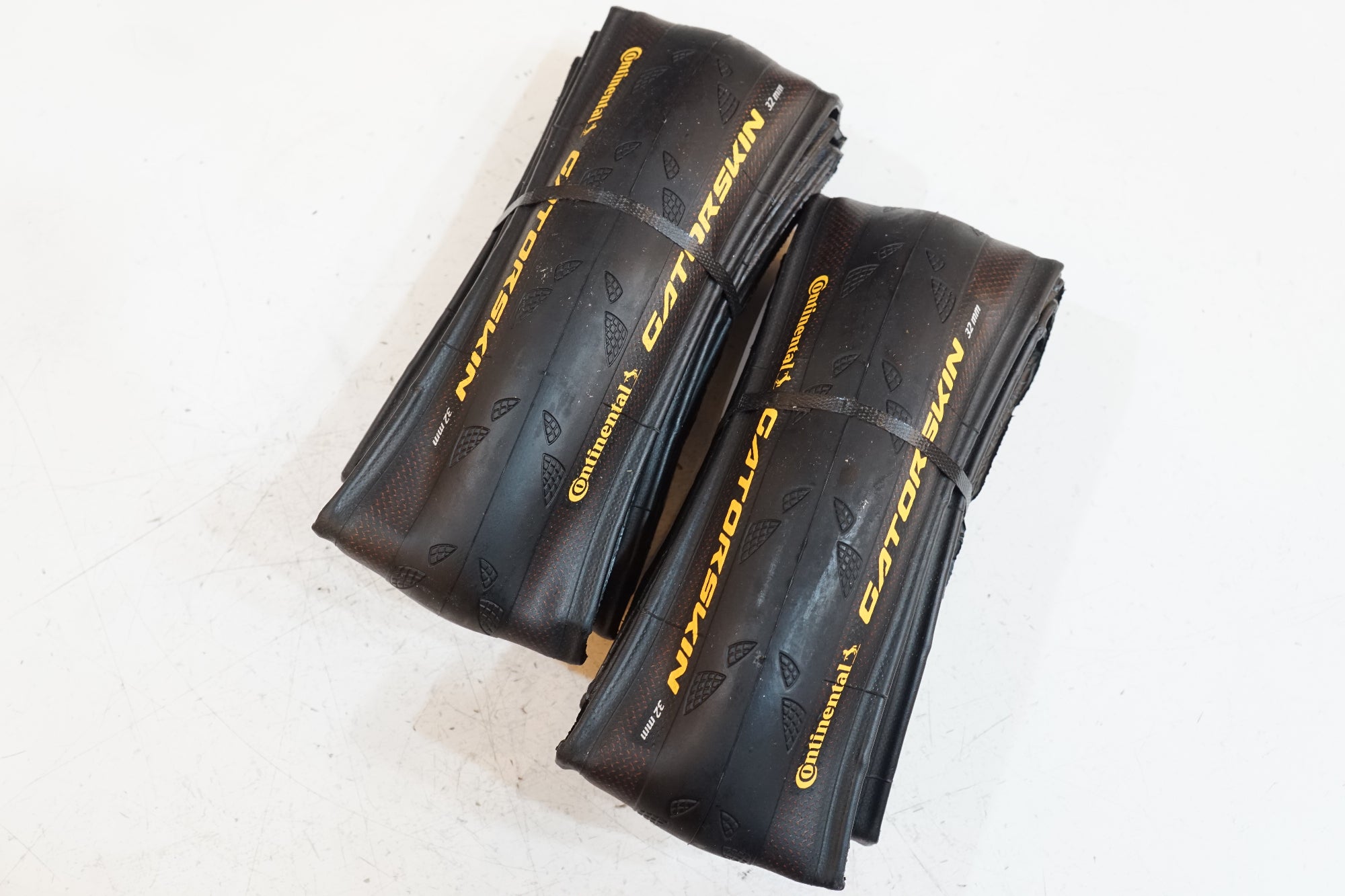 CONTINENTAL 「コンチネンタル」 GATORSKIN 700x32c タイヤ / バイチャリ浦和ベース