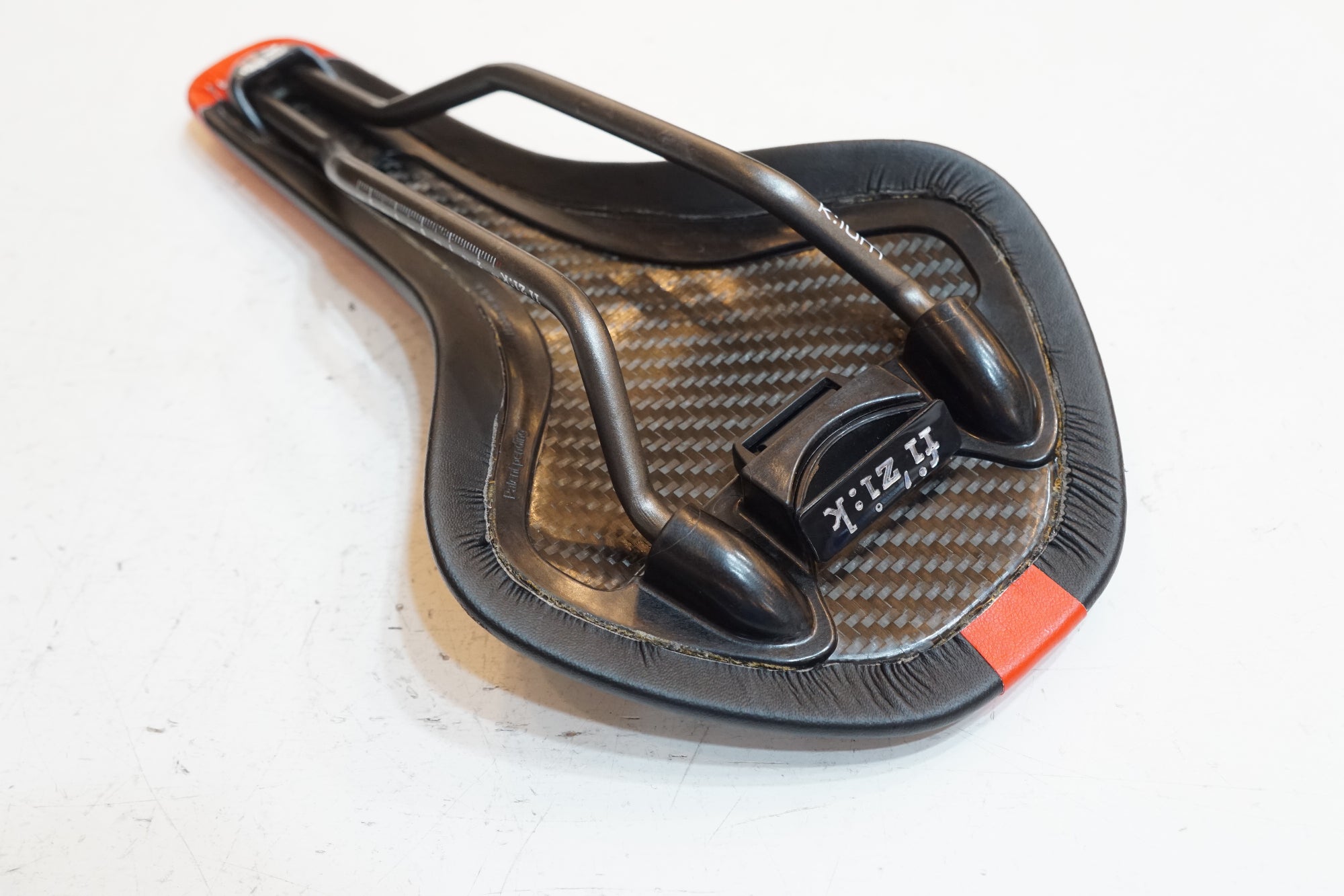 最終値下げ　美品　フィジーク  r3  レギュラー　fizik antares FIZIK 「フィジーク」 ANTARES R3 KIUMレール サドル / 大阪美原