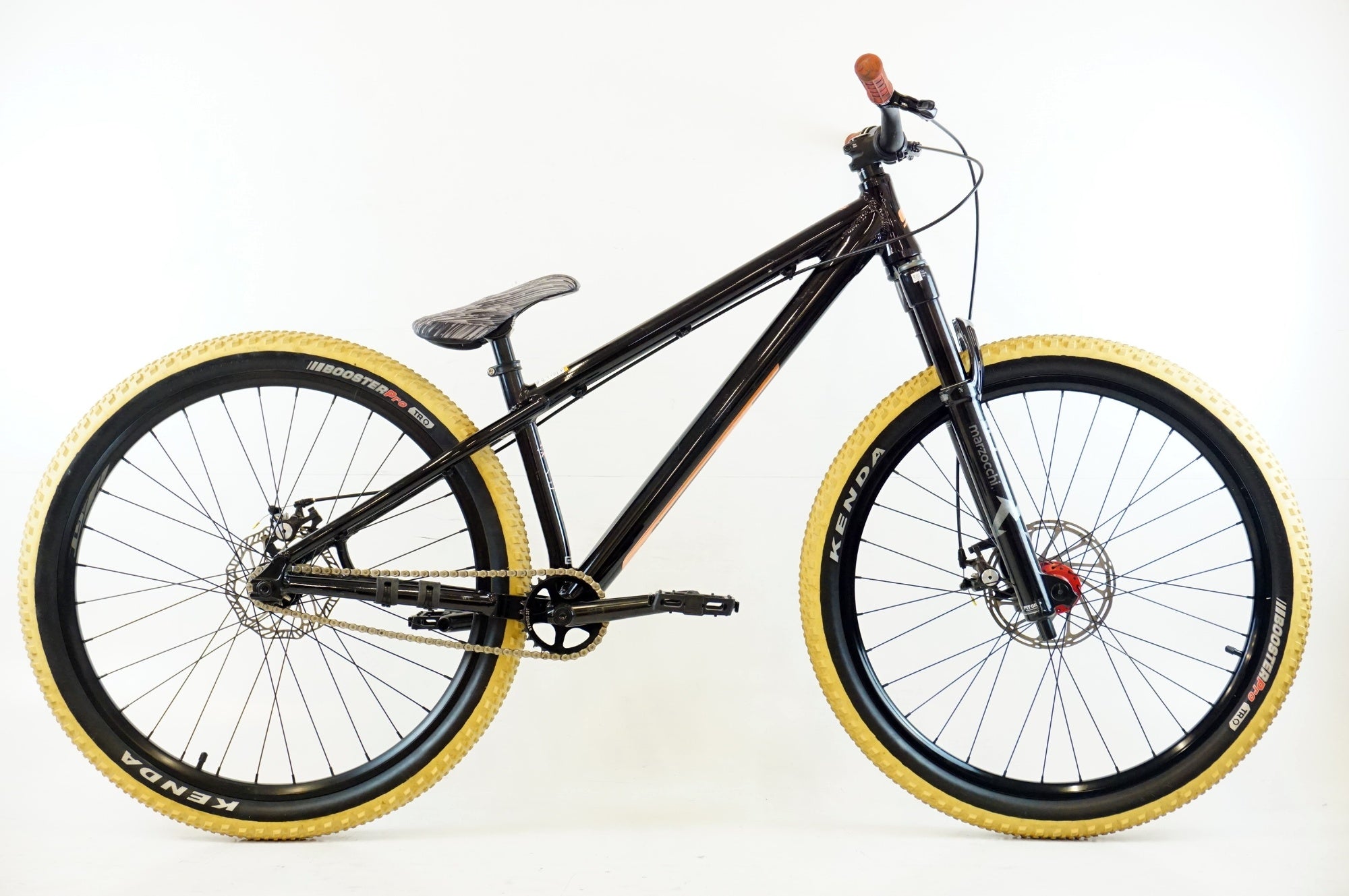 GT 「ジーティー」 LA BOMBA 26 2023年モデル マウンテンバイク / 浜松店