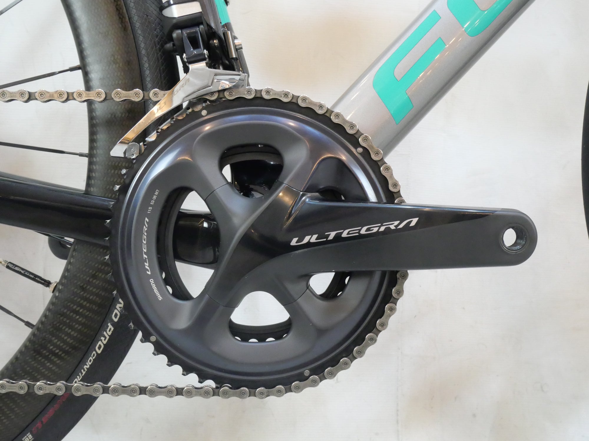 FOCUS 「フォーカズ」 IZALCO MAX DISC 9 ULTEGRA Di2 2020年モデル ロードバイク / バイチャリ浦和ベース