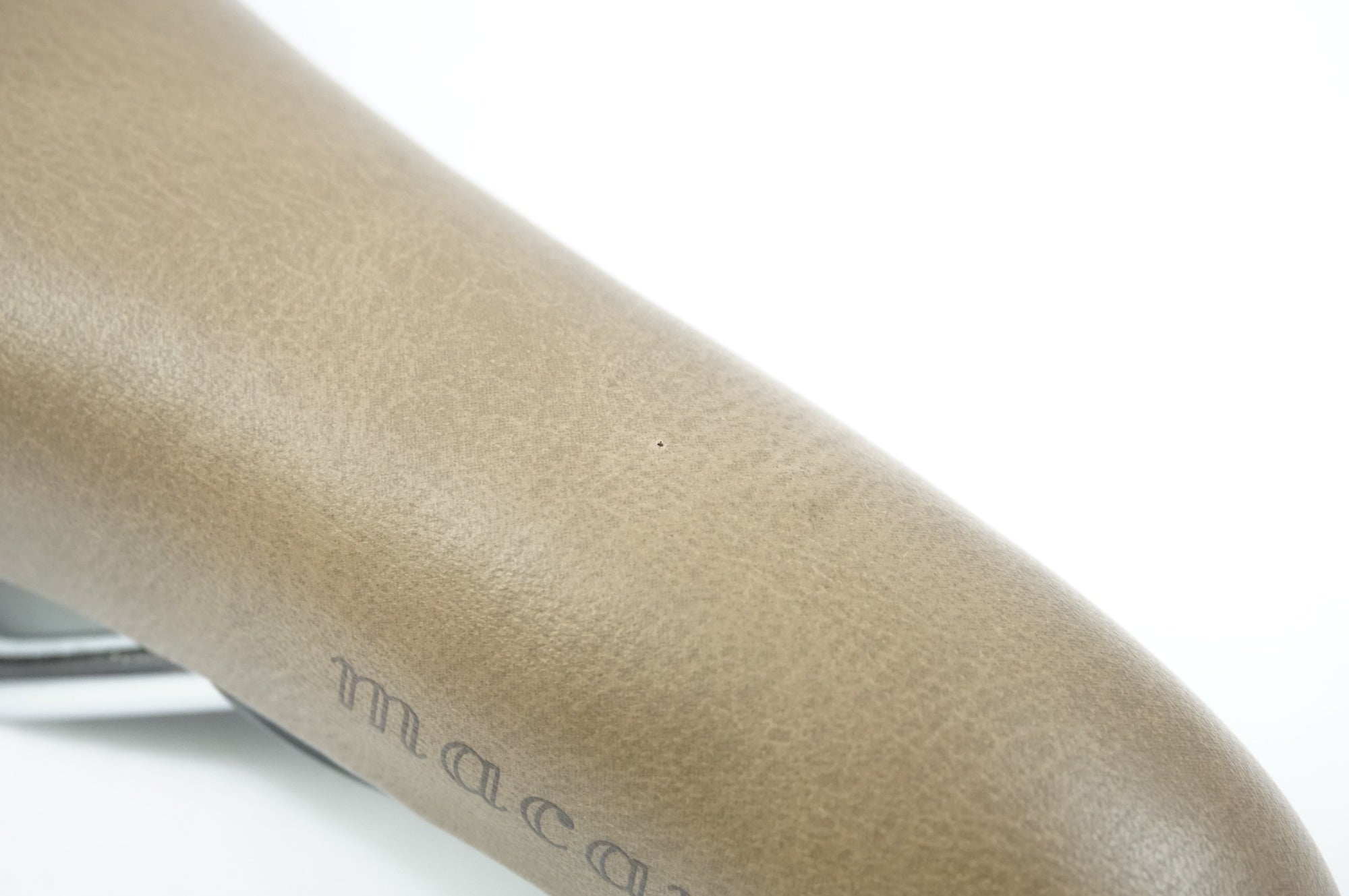 AIFEIT 「アイフェイト」 MACARON サドル / 中目黒店