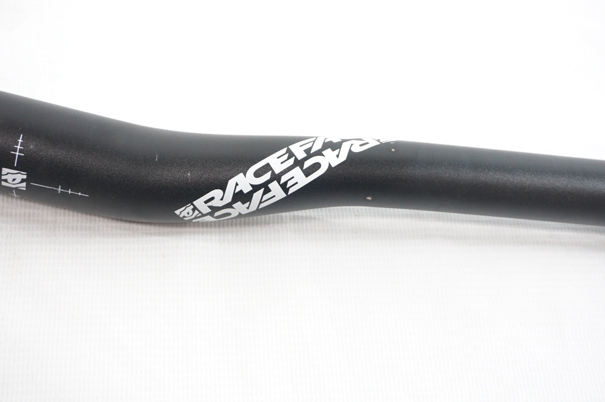 RACEFACE 「レースフェイス」 Φ31.8 710mm ハンドル / 阪急塚口店