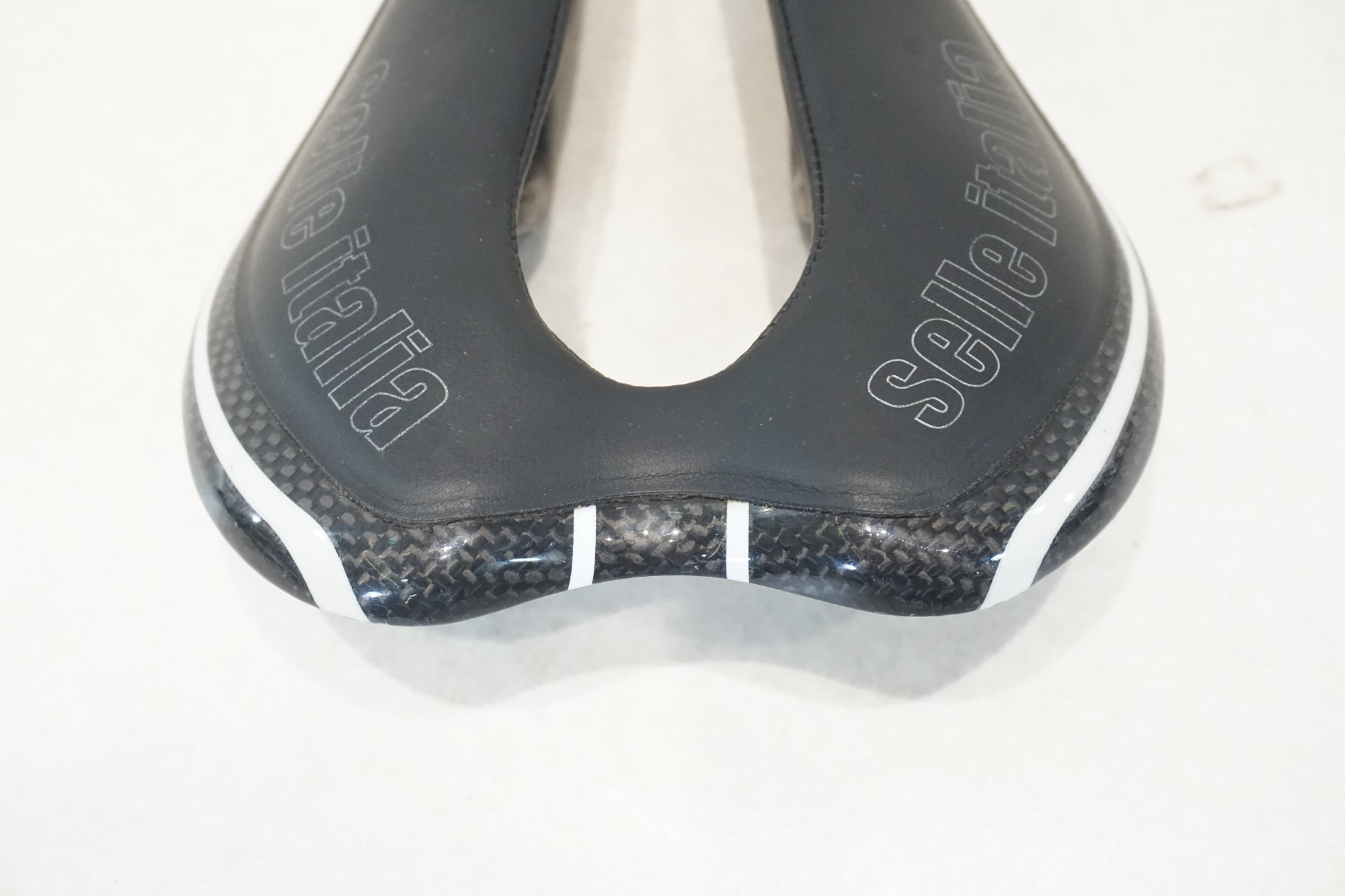 SELLE ITALIA 「セライタリア」 SLR TEKNO FLOW カーボンレール サドル / 横浜戸塚店