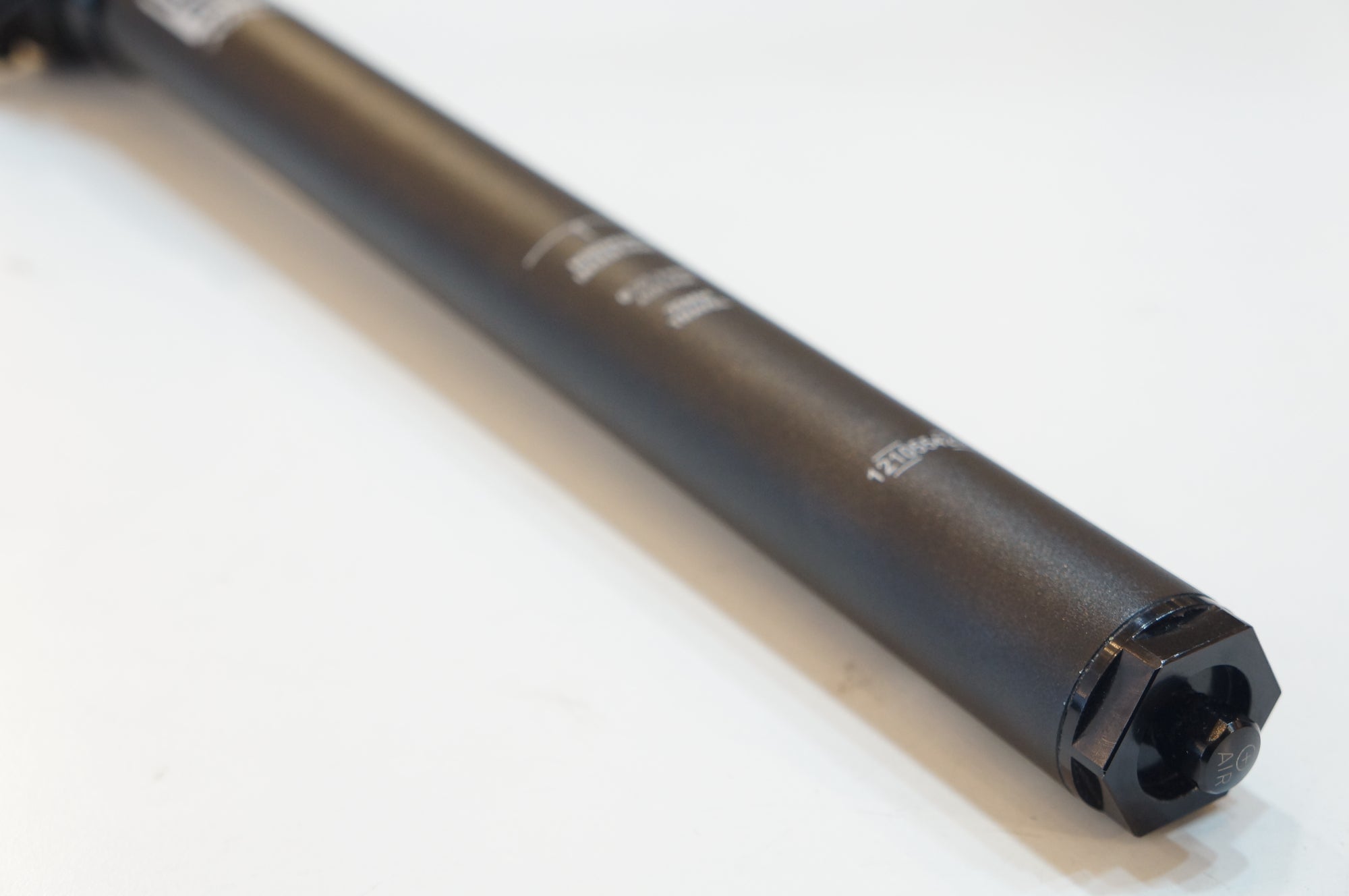 ROCKSHOX 「ロックショックス」 REVERB AXS XPLR φ27.2 400mm