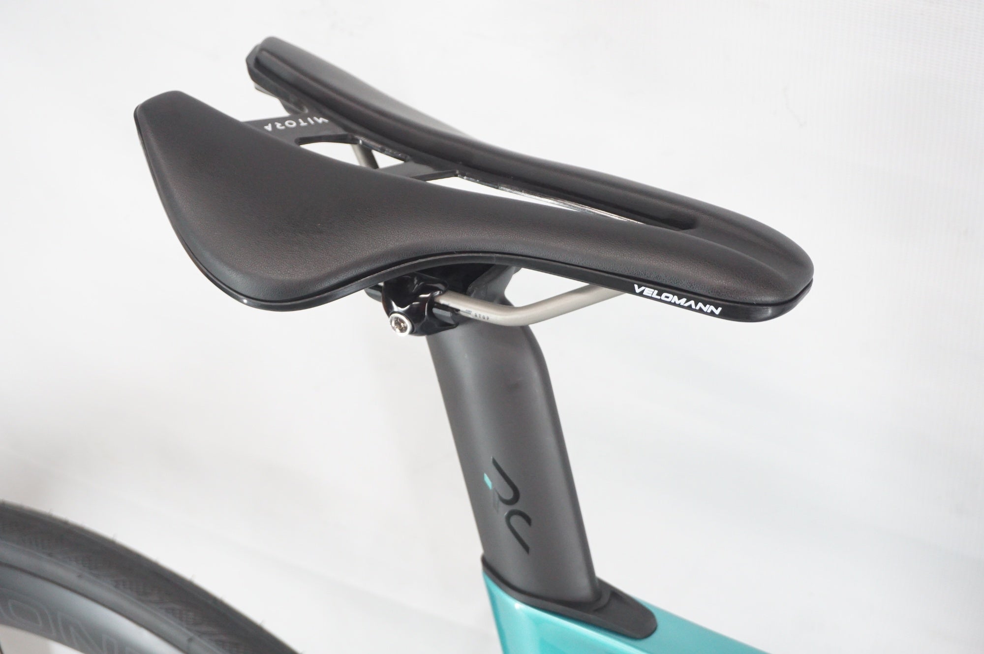 BIANCHI 「ビアンキ」 OLTRE COMP 105 Di2 2025年モデル ロードバイク / 阪急塚口店