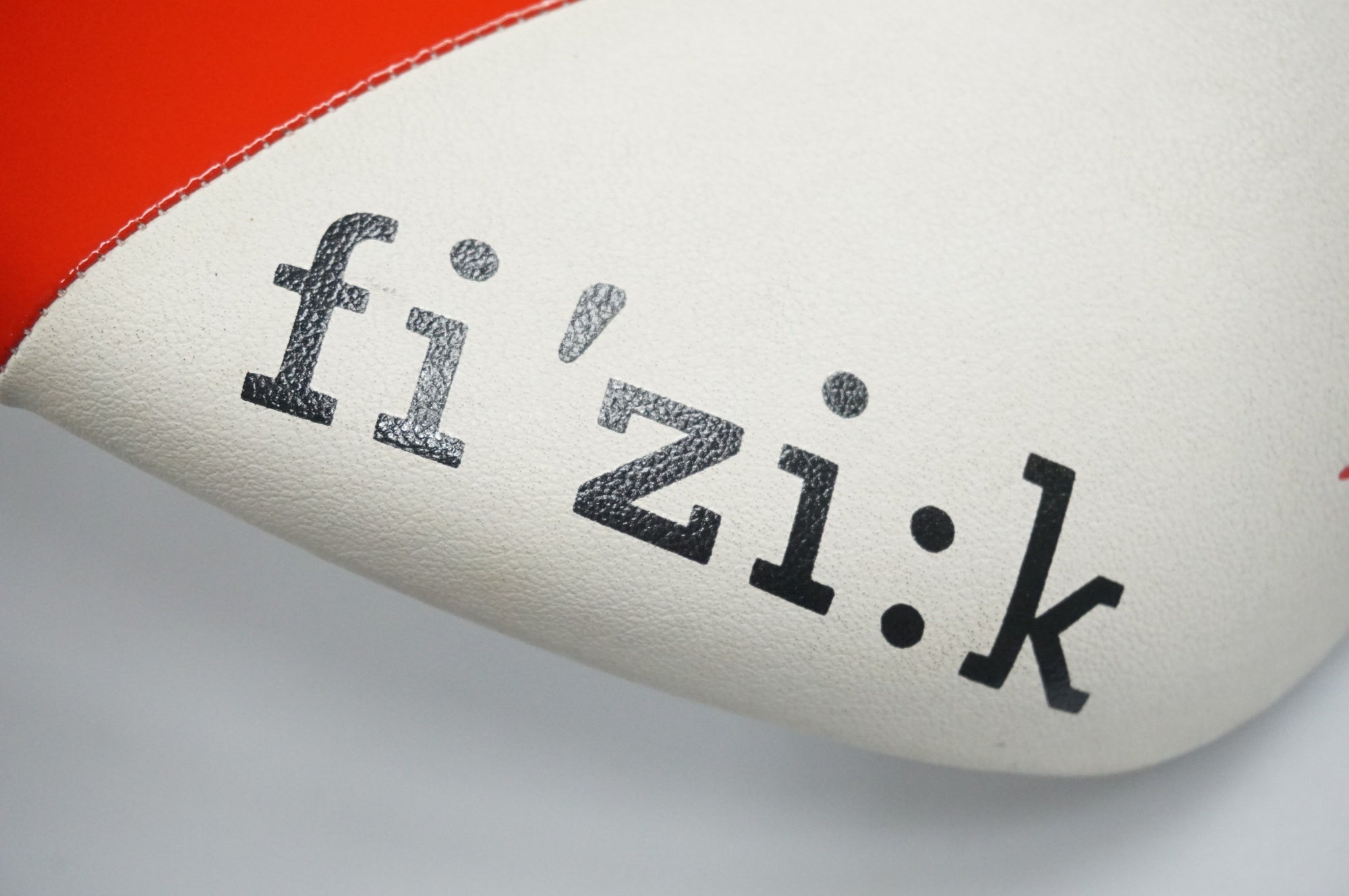 FIZIK 「フィジーク」 ARIONE CX KIUM サドル / 福岡店 ｜ バイチャリ