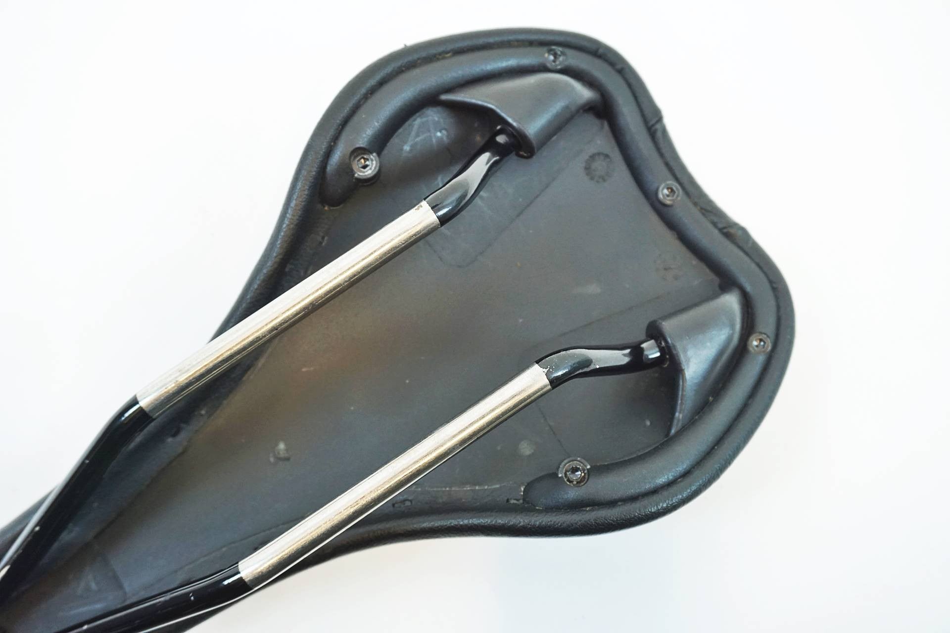 SDG 「エスディージー」 FLY サドル / 有明ガーデン店