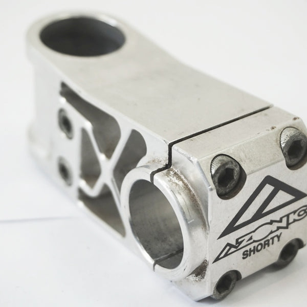 AZONIC 「アゾニック」 SHORTY φ25.4 70mm ステム / バイチャリ AZONIC 「アゾニック」 SHORTY φ25.4 70mm ステム / バイチャリ