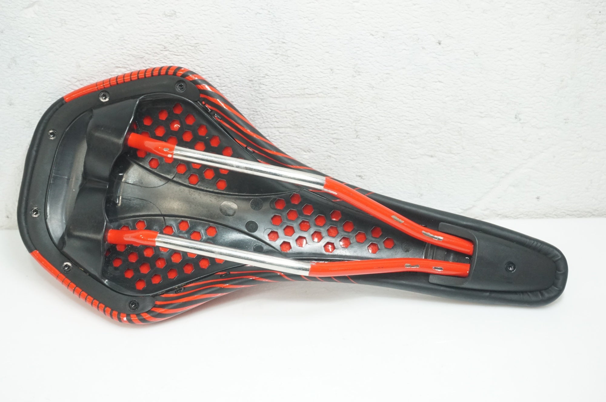 RACEFACE 「レースフェイス」 AEFFECT サドル / 大宮店