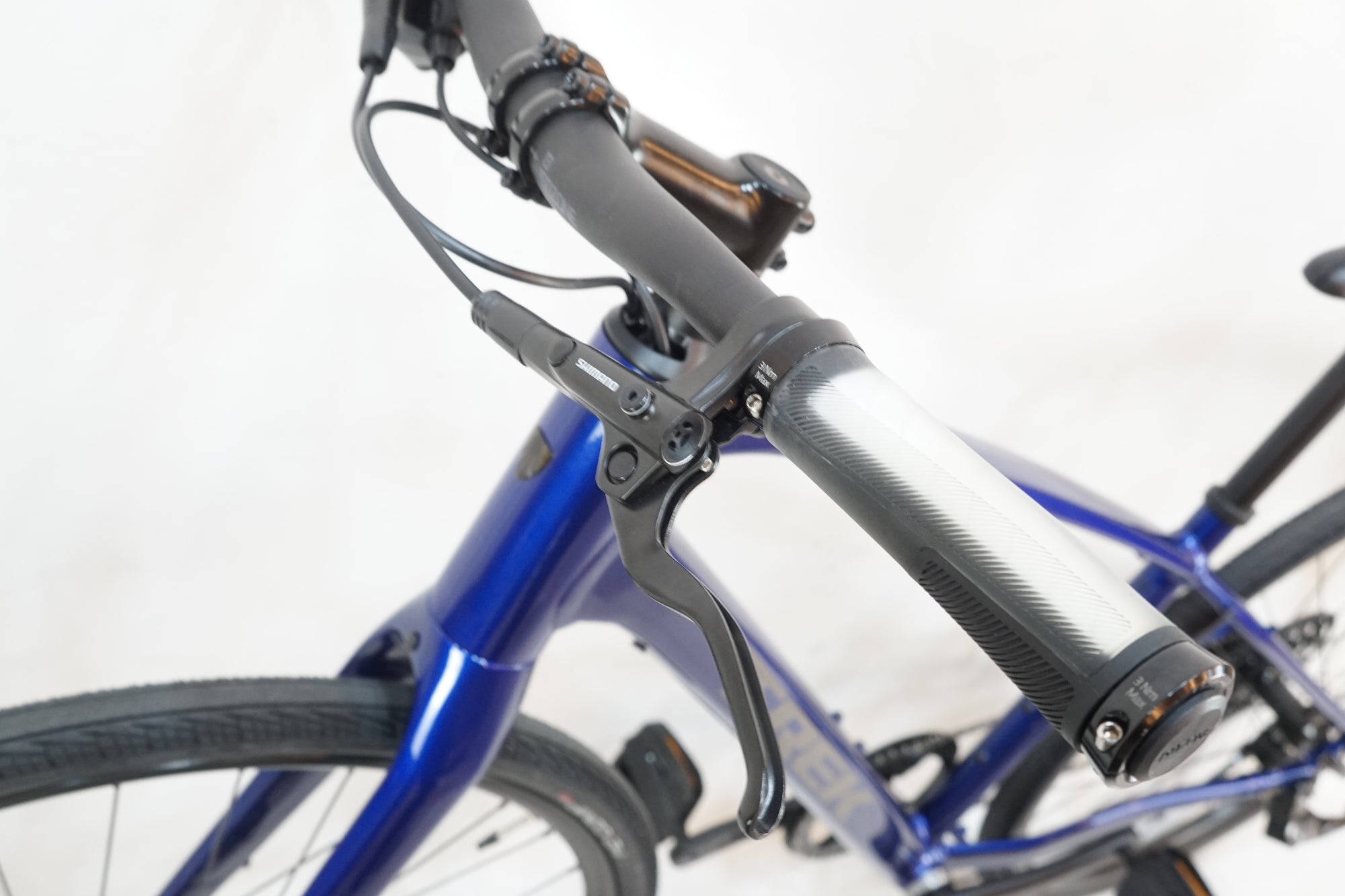 TREK 「トレック」 FX3 GEN4 DISC 2025年モデル クロスバイク