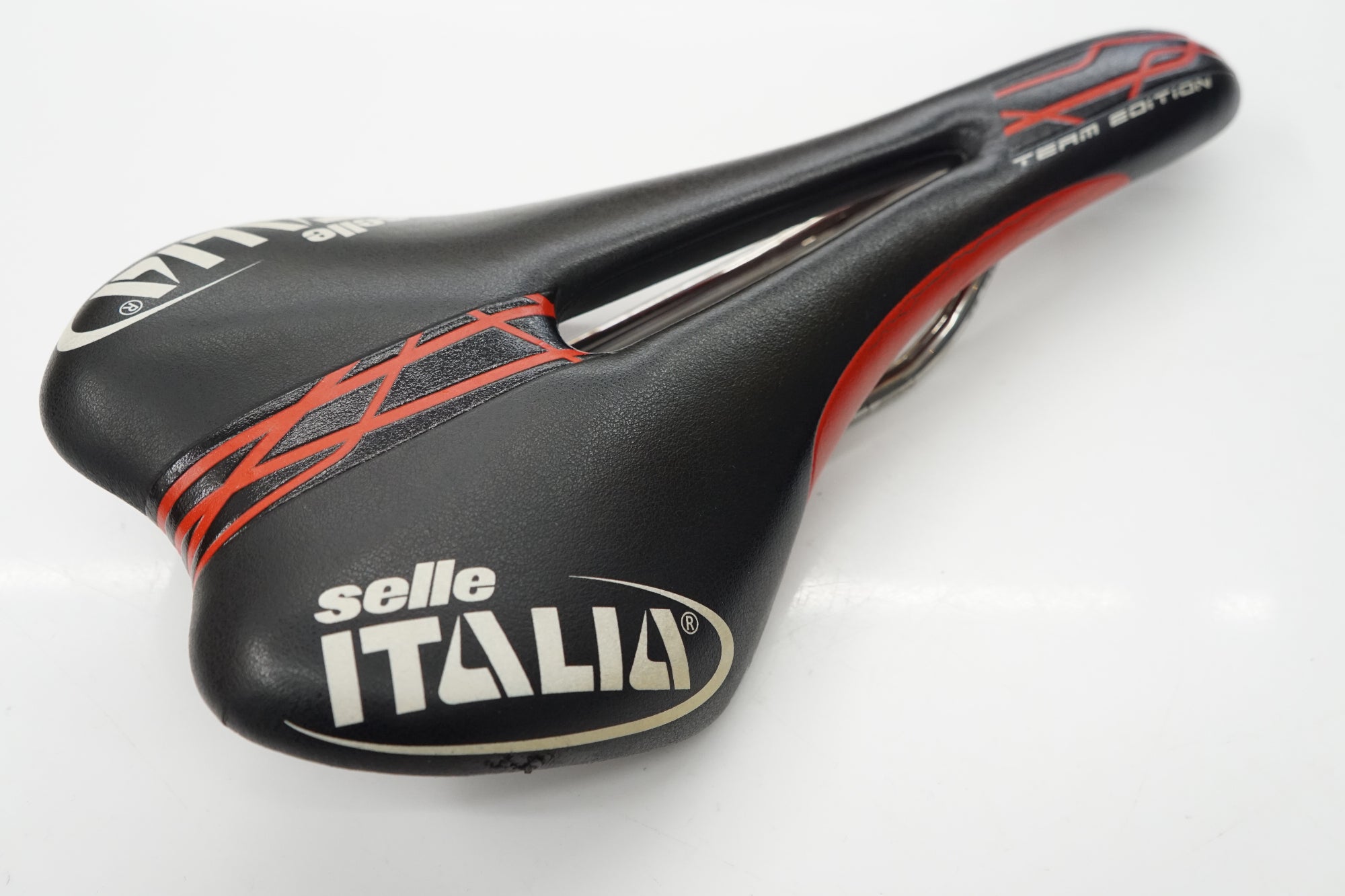 SELLE ITALIA 「セラ イタリア」 SLR KIT CARTBONIO FLOW サドル / バイチャリ浦和ベース