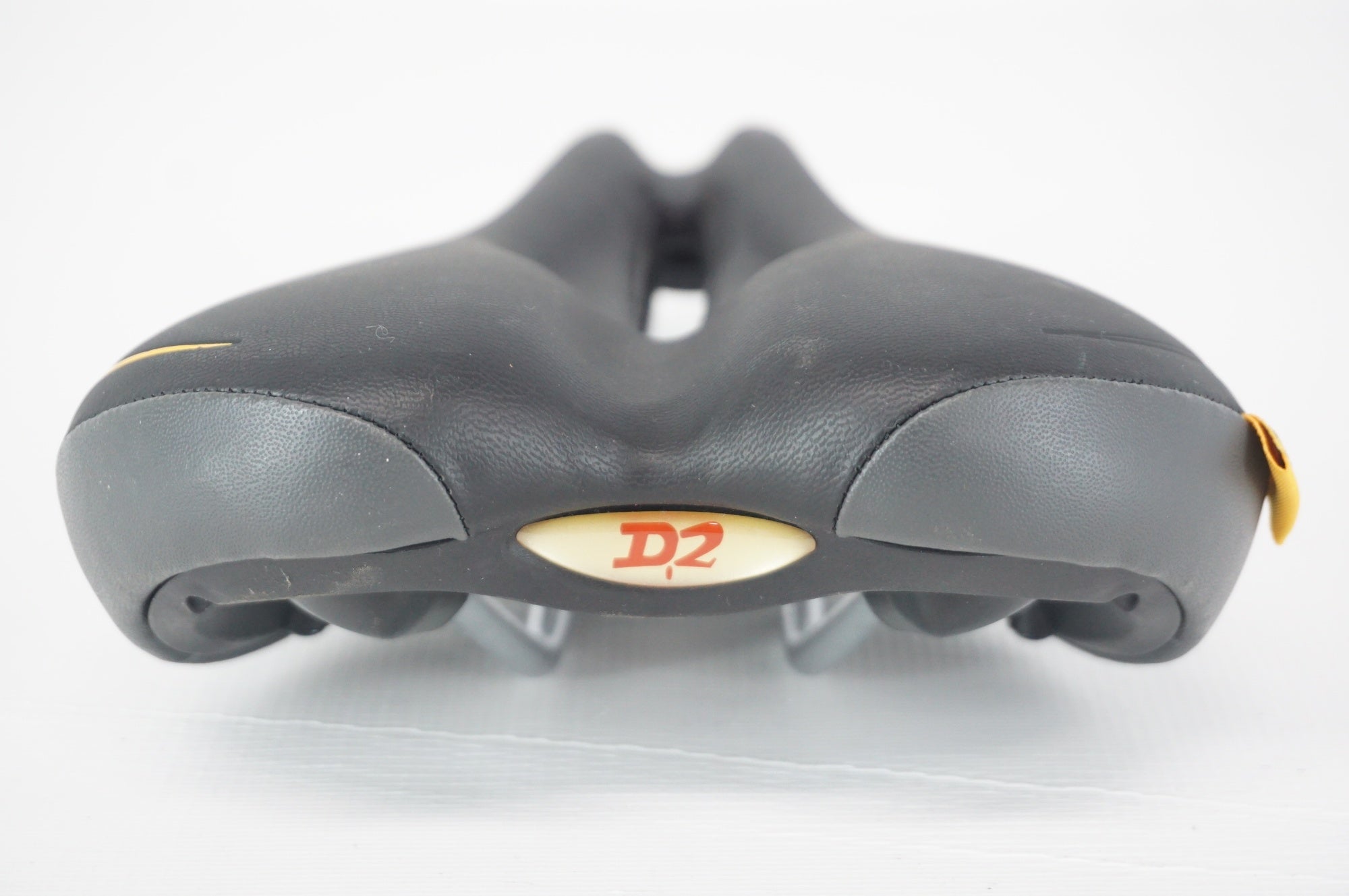 VELO 「ベロ」 サドル / 阪急塚口店