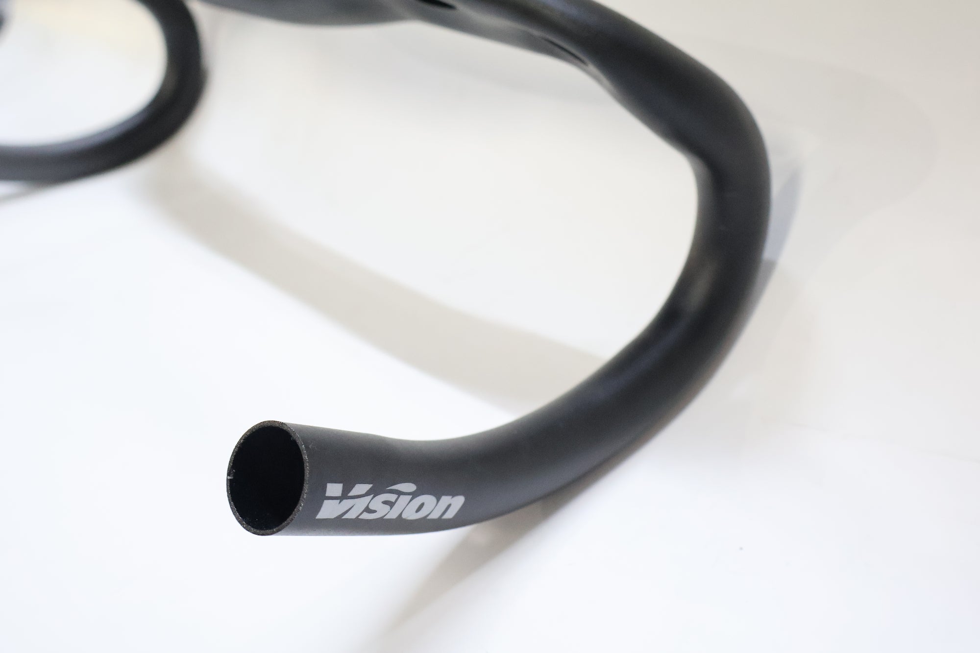 VISION 「ヴィジョン」 TRIMAX AERO φ31.8 400mm ハンドル / 高知店