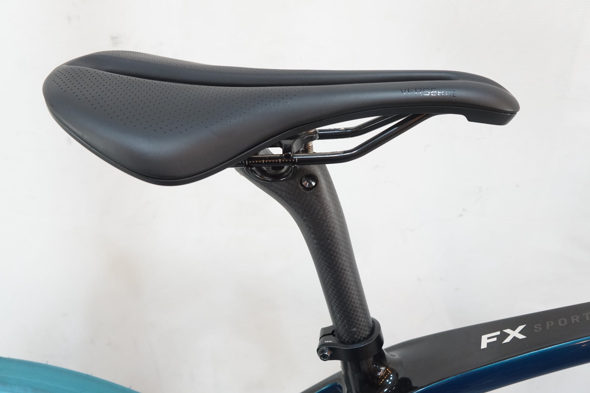 TREK 「トレック」 FX SPORT4 CARBON 2022-2024年モデル クロスバイク