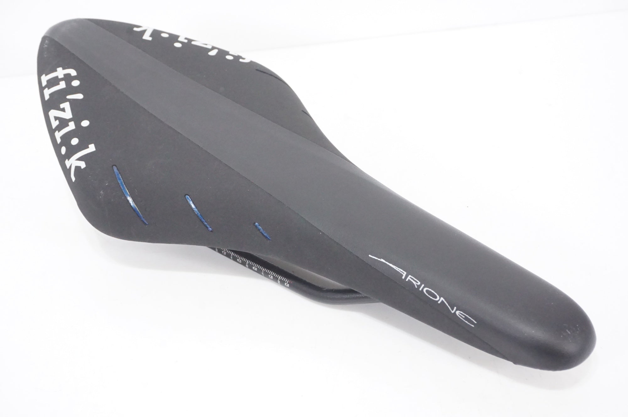 FIZIK 「フィジーク」 ARIONE R7 サドル / AKIBA店