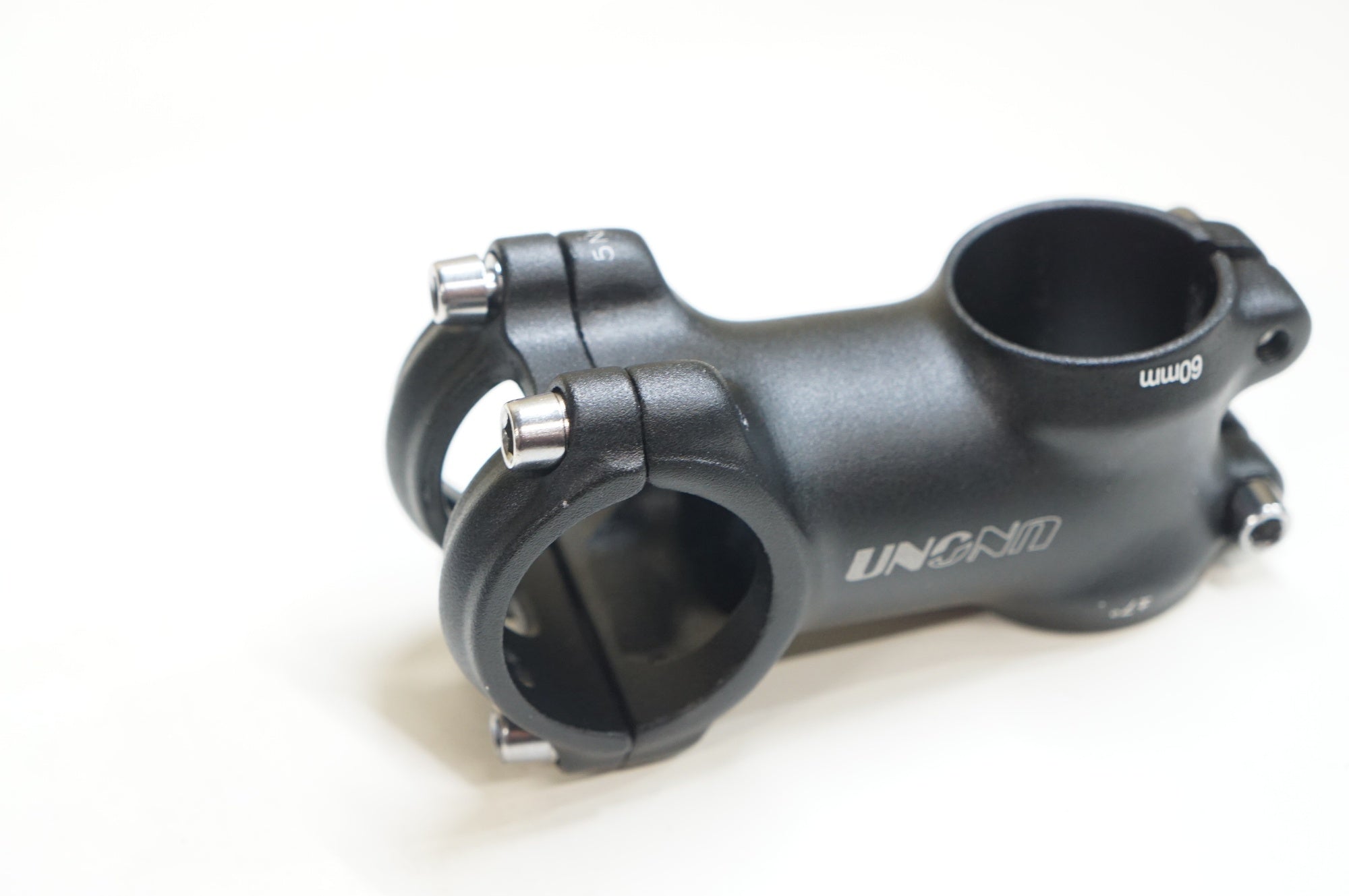 UNO 「ウノ」 φ31.8 60mm +-7° ステム / 大宮店