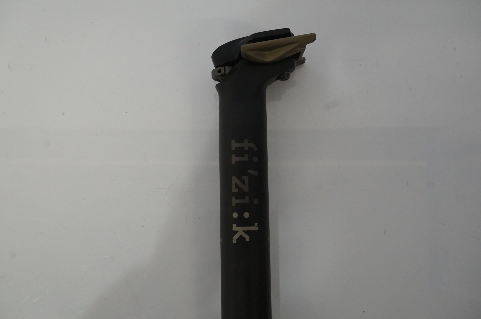 FIZIK 「フィジーク」 CYRANO φ31.6 330mm シートポスト / 浜松店