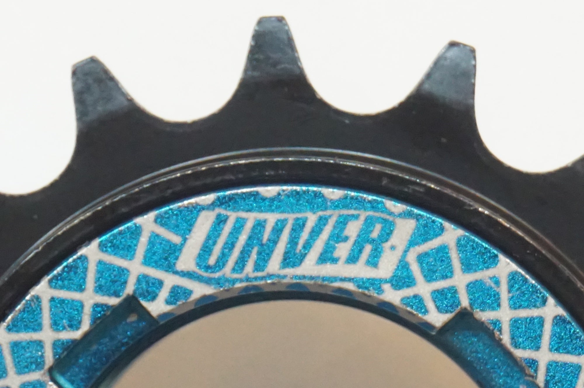 UNVER×KUWAHARA 「アンバー×クワハラ」 diavolo free wheel 17T コグ / 浦和ベース