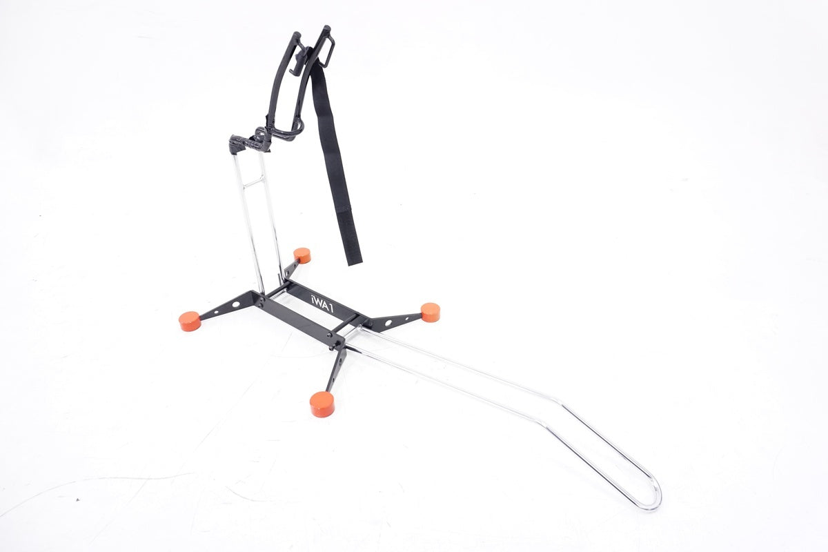 iWA「イワ」 1 ディスプレイスタンド / 浜松店