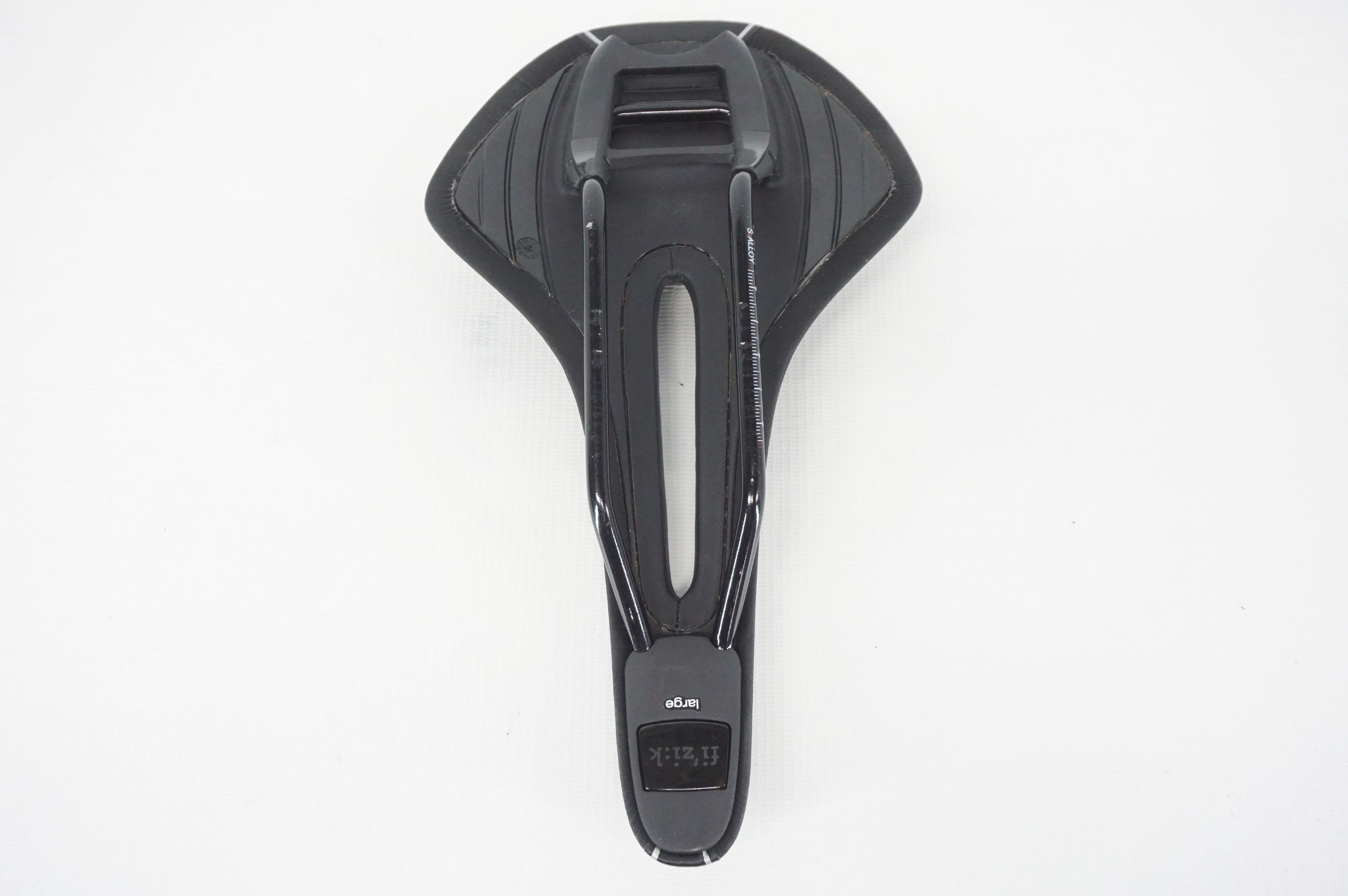 FIZIK 「フィジーク」 LUCE alloyレール サドル / 阪急塚口店