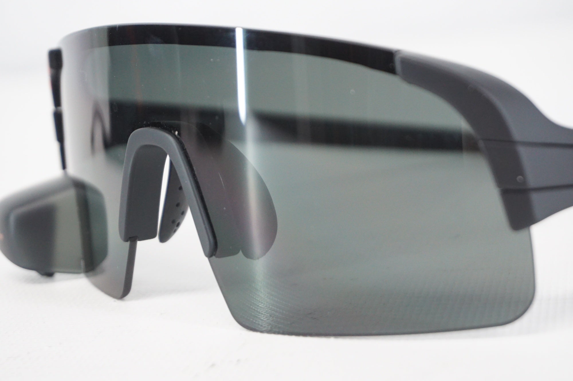 TRIEYE 「トライアイ」 スタンダード スモークレンズ リアミラー搭載 アイウェア / 阪急塚口店