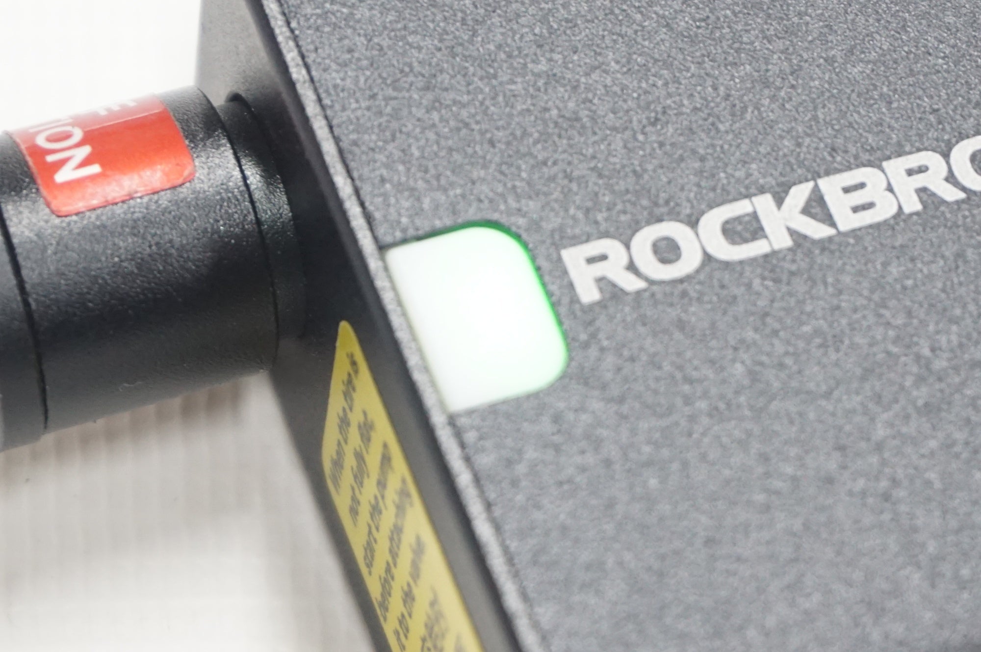 ROCKBROS 「ロックブロス」 超小型 電動空気入れ 携帯ポンプ / 阪急塚口店