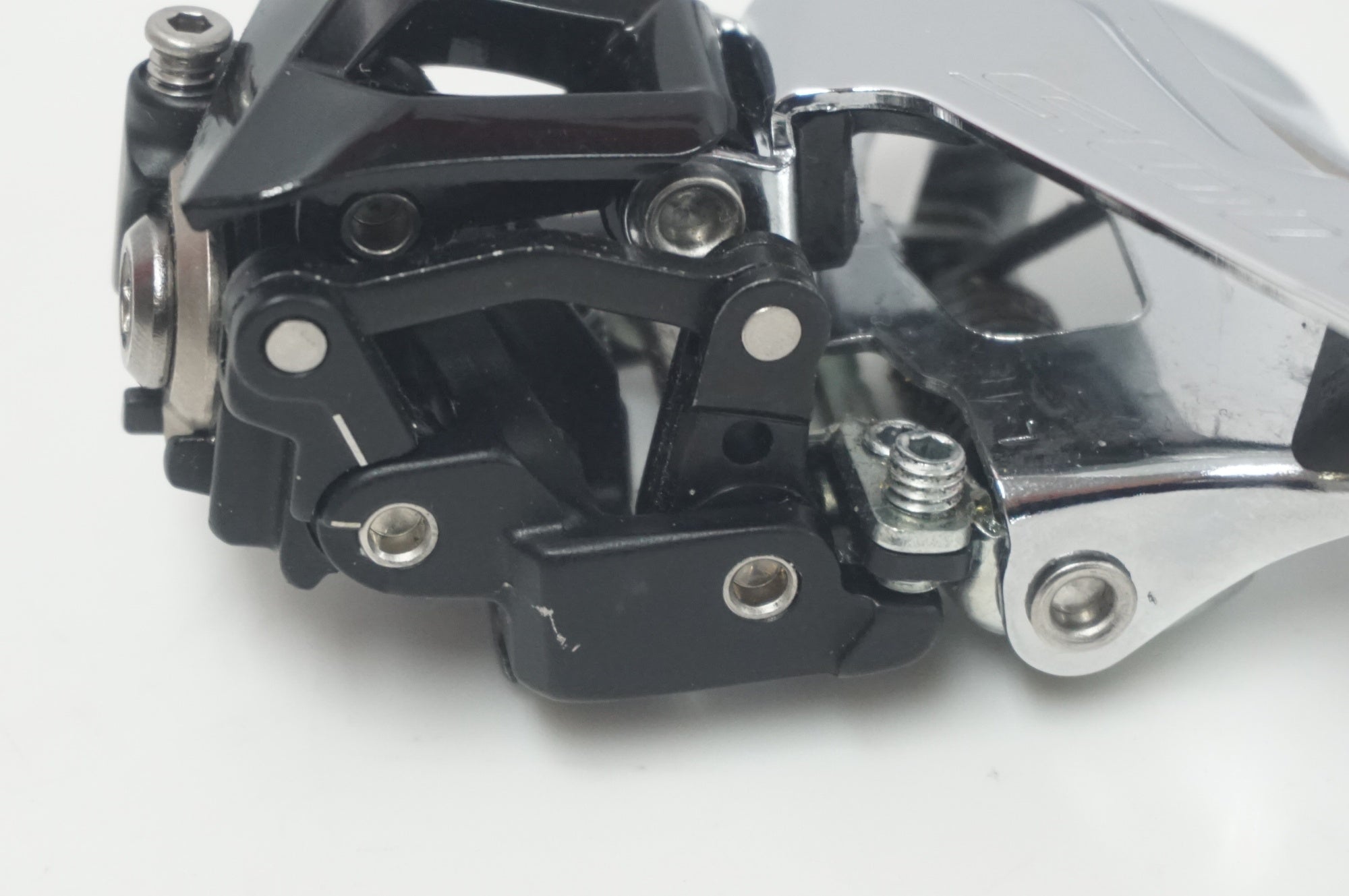 SHIMANO 「シマノ」 105 FD-R7000 フロントディレイラー / 福岡店