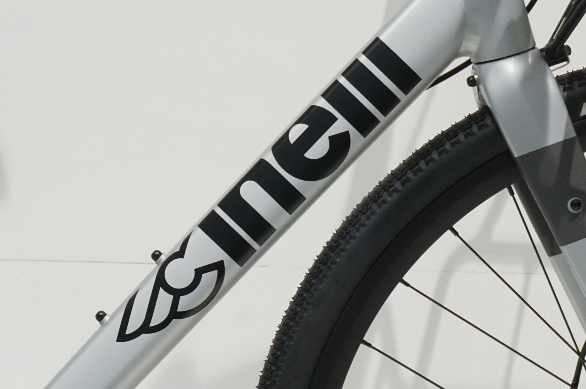 美品！　Cinelli チネリ ジデコ　ディスクブレーキ用 ホイール CINELLI 「チネリ」 ZYDECO SILVER BOOTLEG 2024年モデル クロスバイク