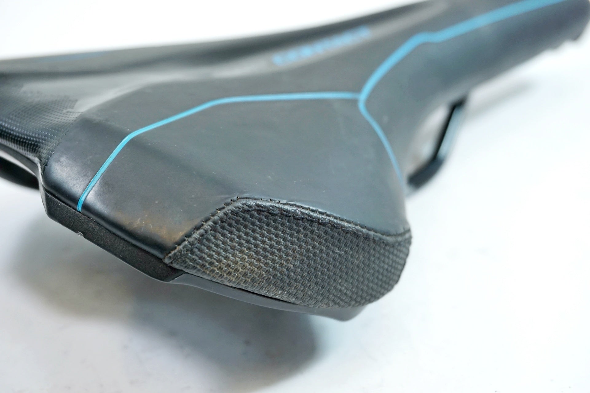 GIANT 「ジャイアント」 CONTACT サドル / 有明ガーデン店