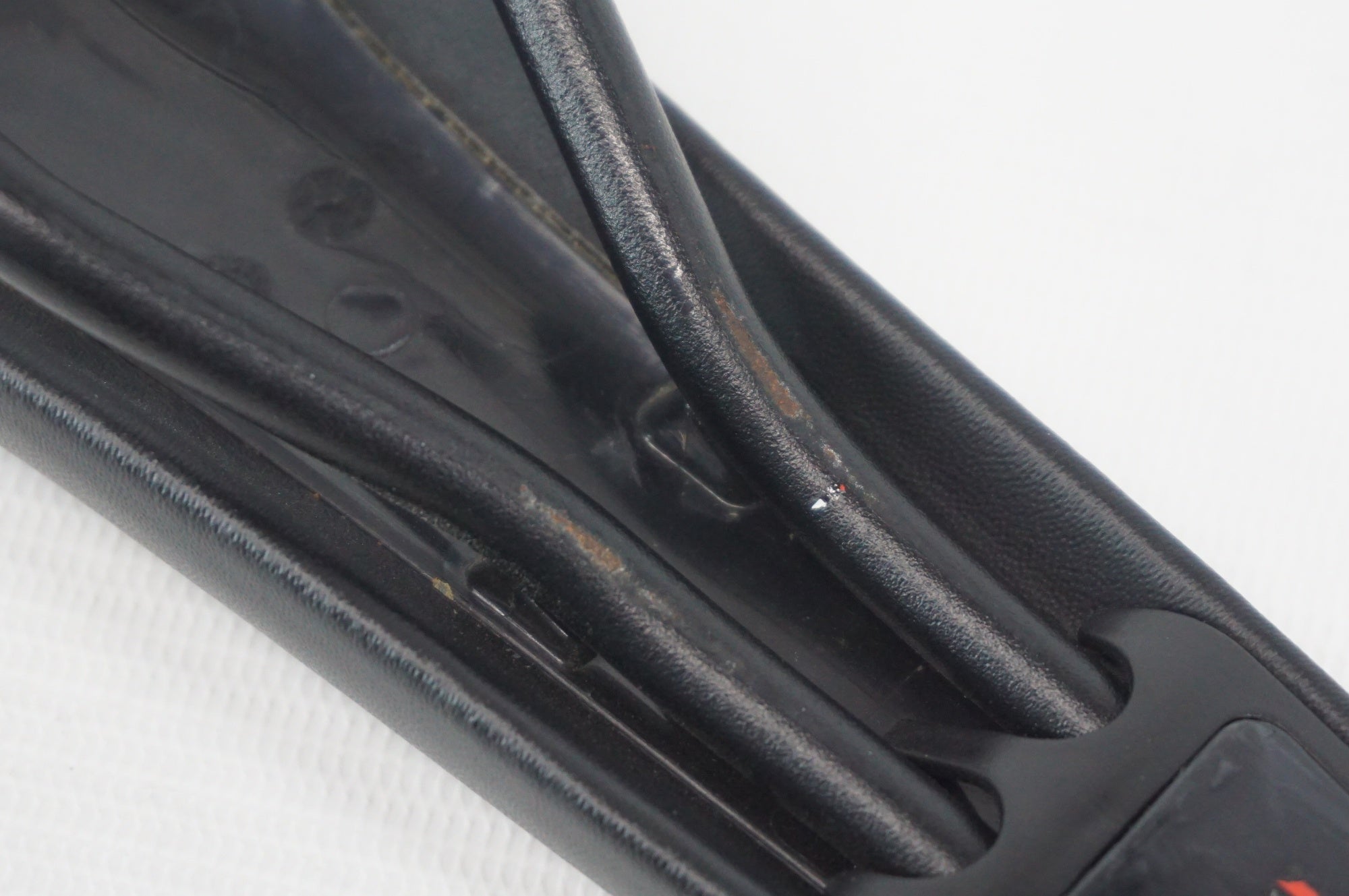 FIZIK フィジーク　ARIONE R7 サドル　と　ボトルホルダー FIZIK 「フィジーク」 ARIONE R7 サドル / 阪急塚口店 ｜ バイチャリ