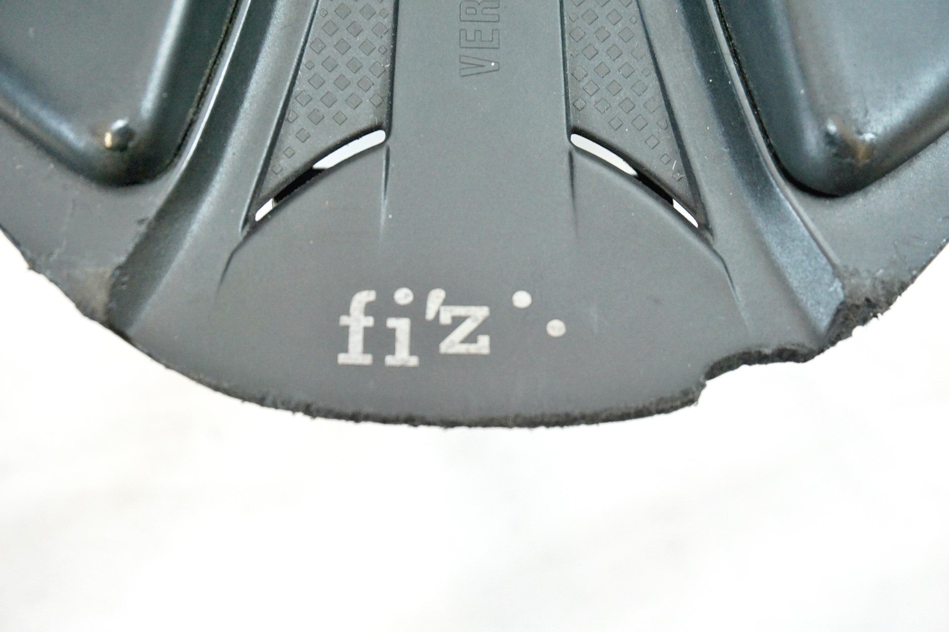 FIZIK 「フィジーク」 ANTARES VERSUS EVO R1 サドル / 有明